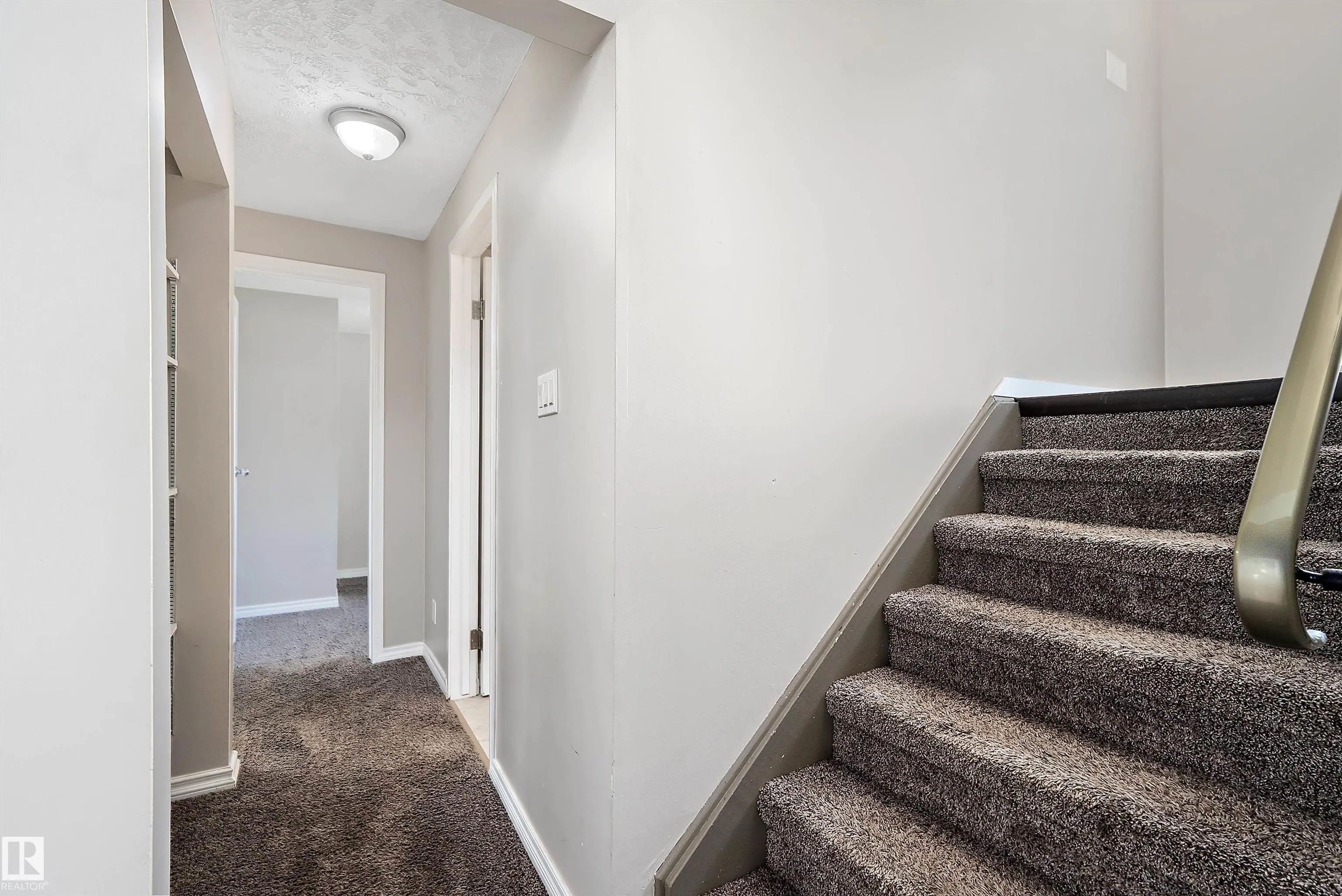 16 Camelot Crescent