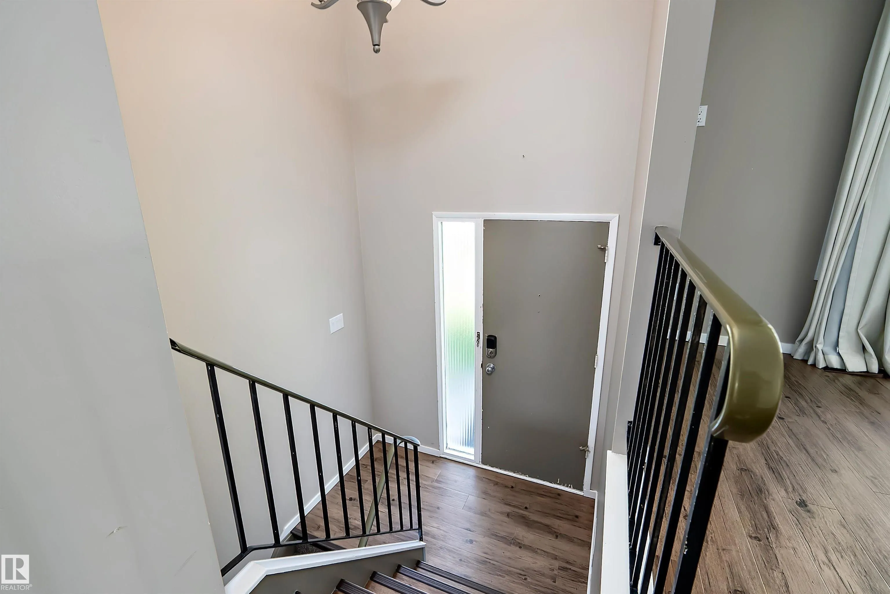 16 Camelot Crescent