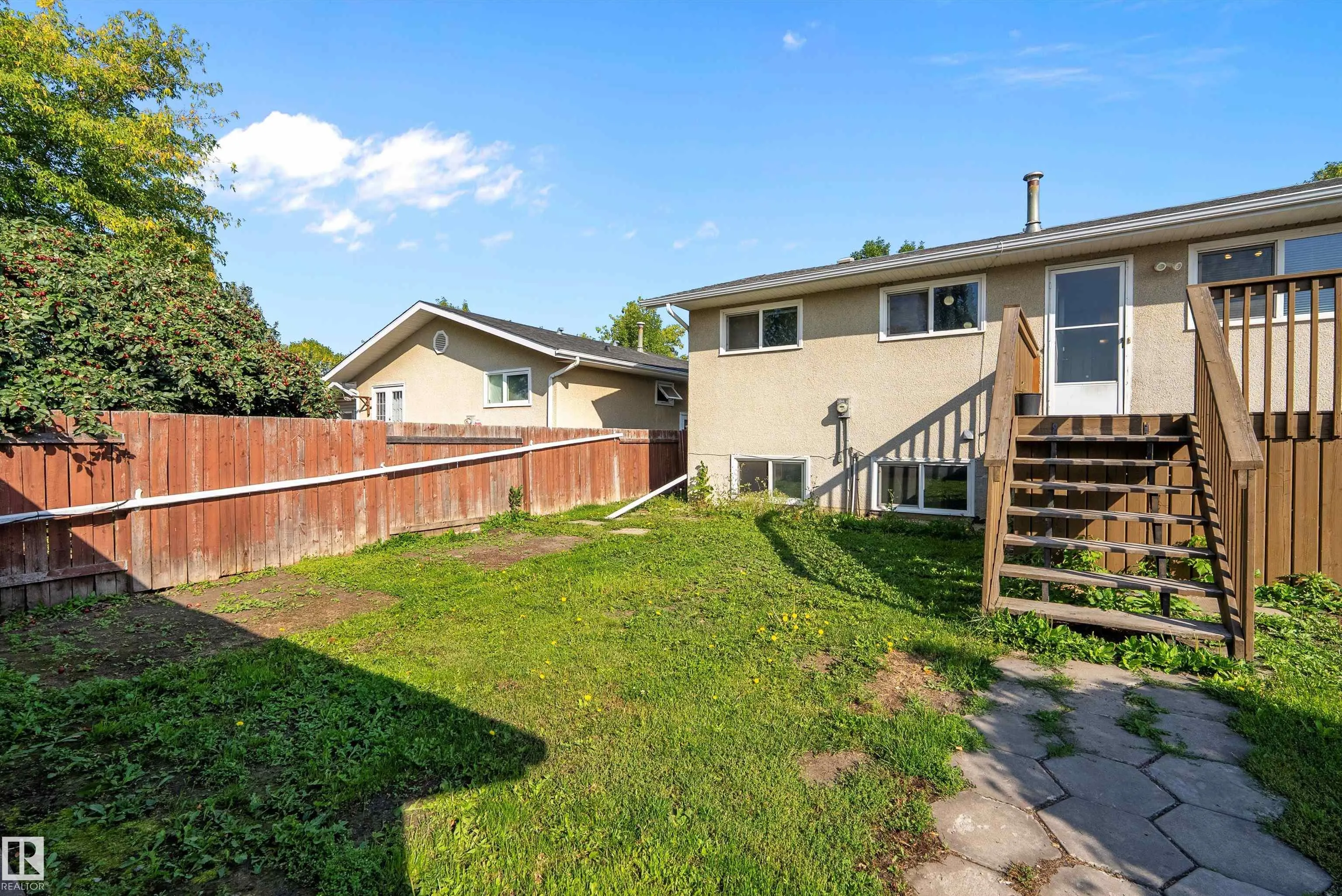 16 Camelot Crescent