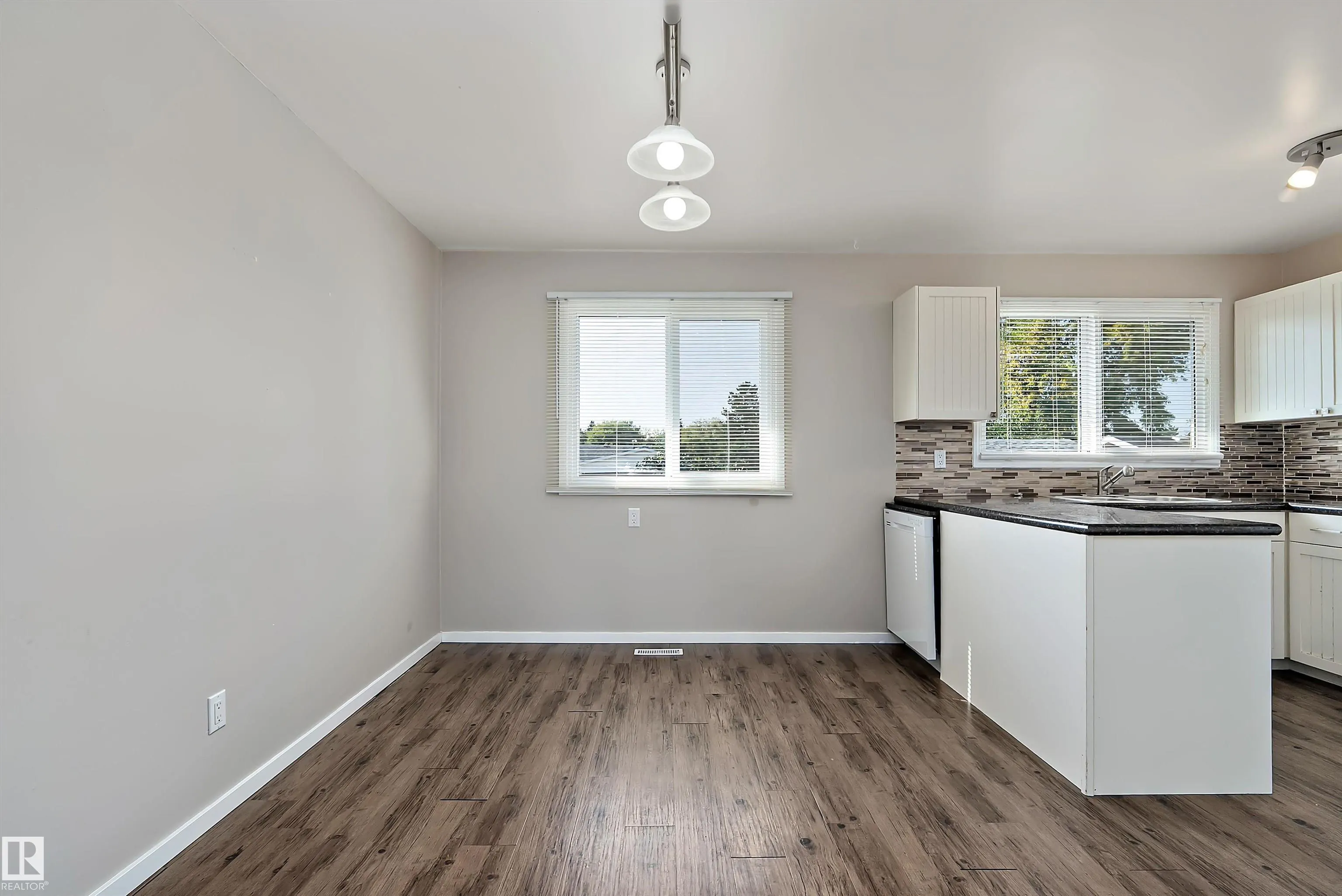 16 Camelot Crescent