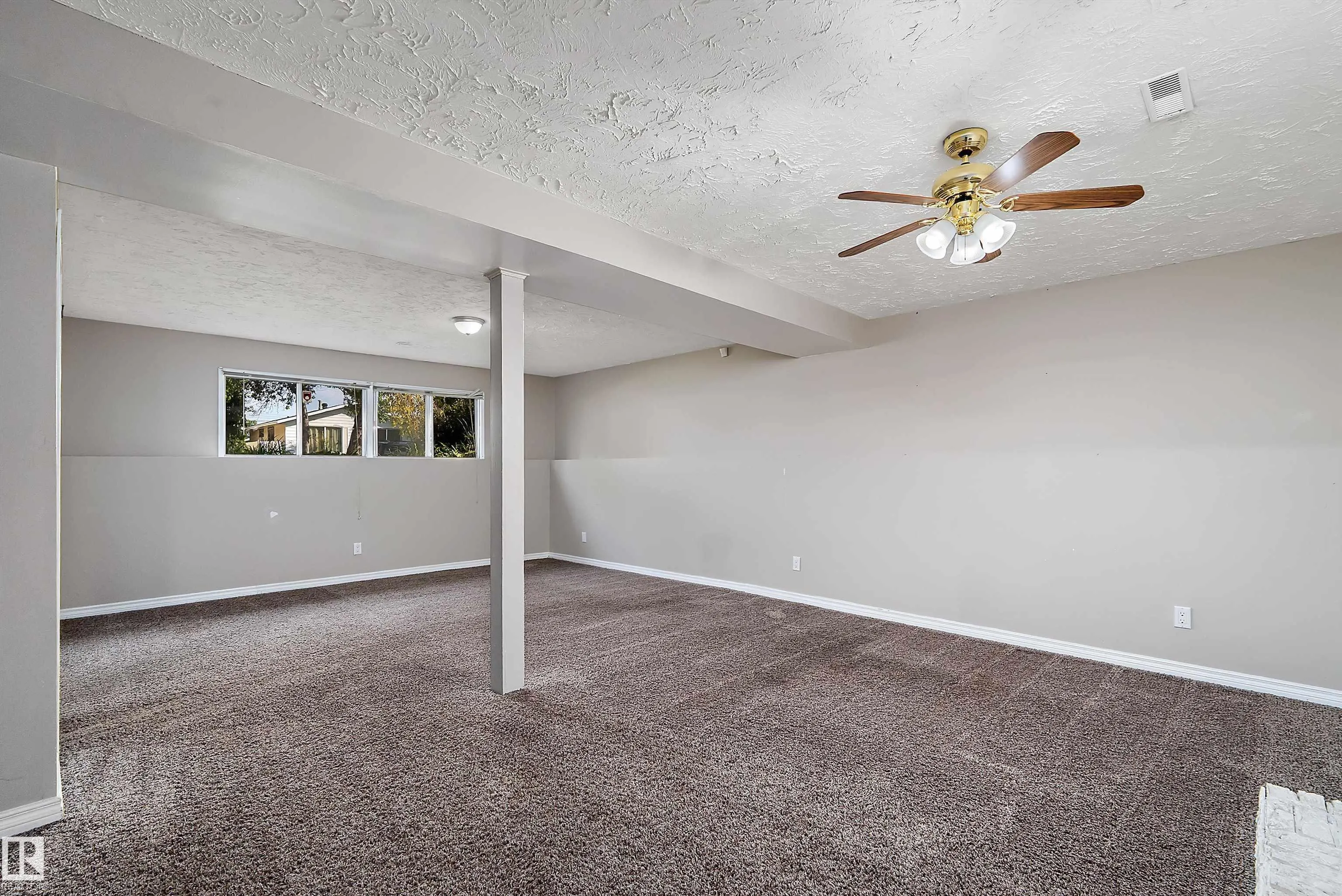 16 Camelot Crescent