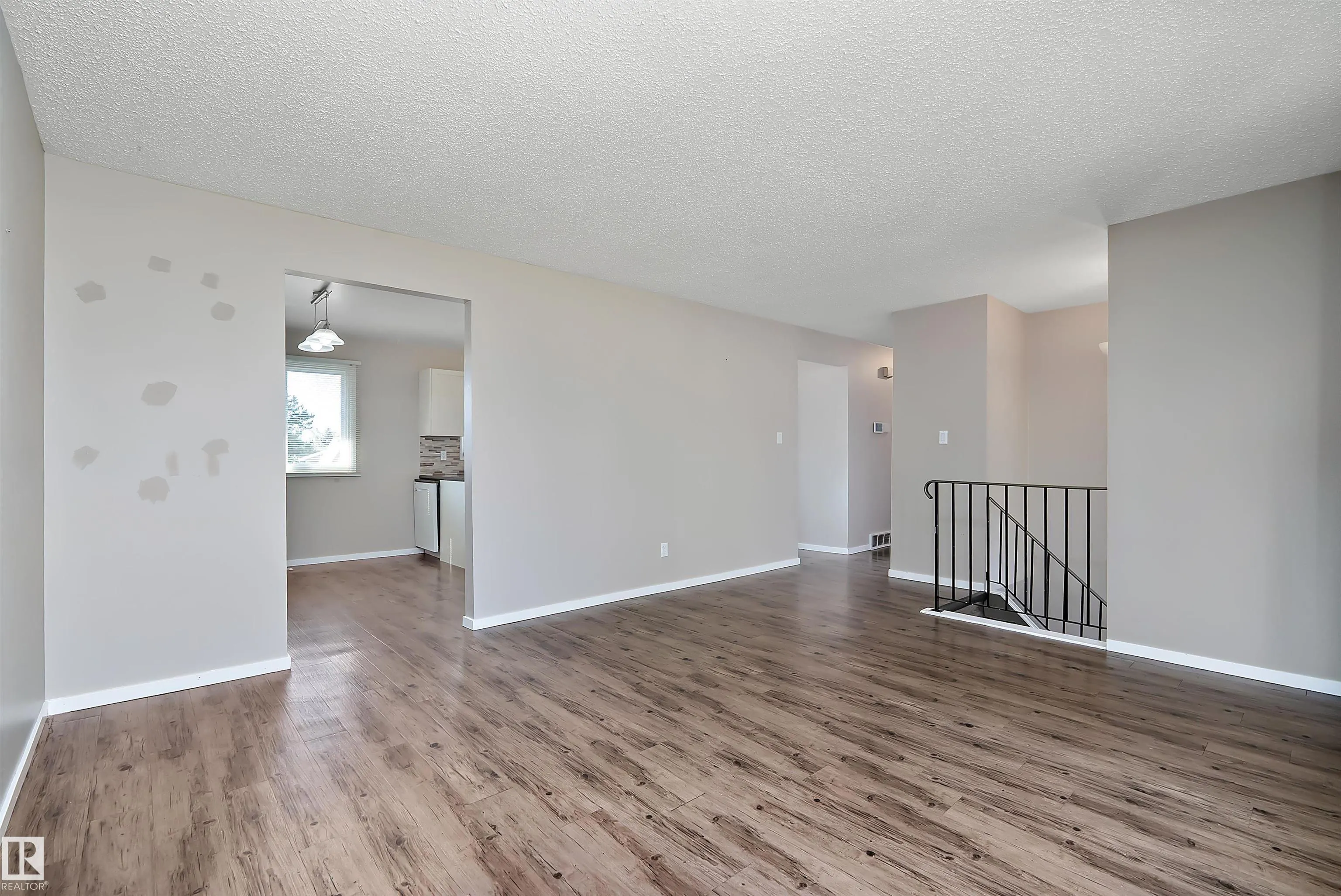 16 Camelot Crescent