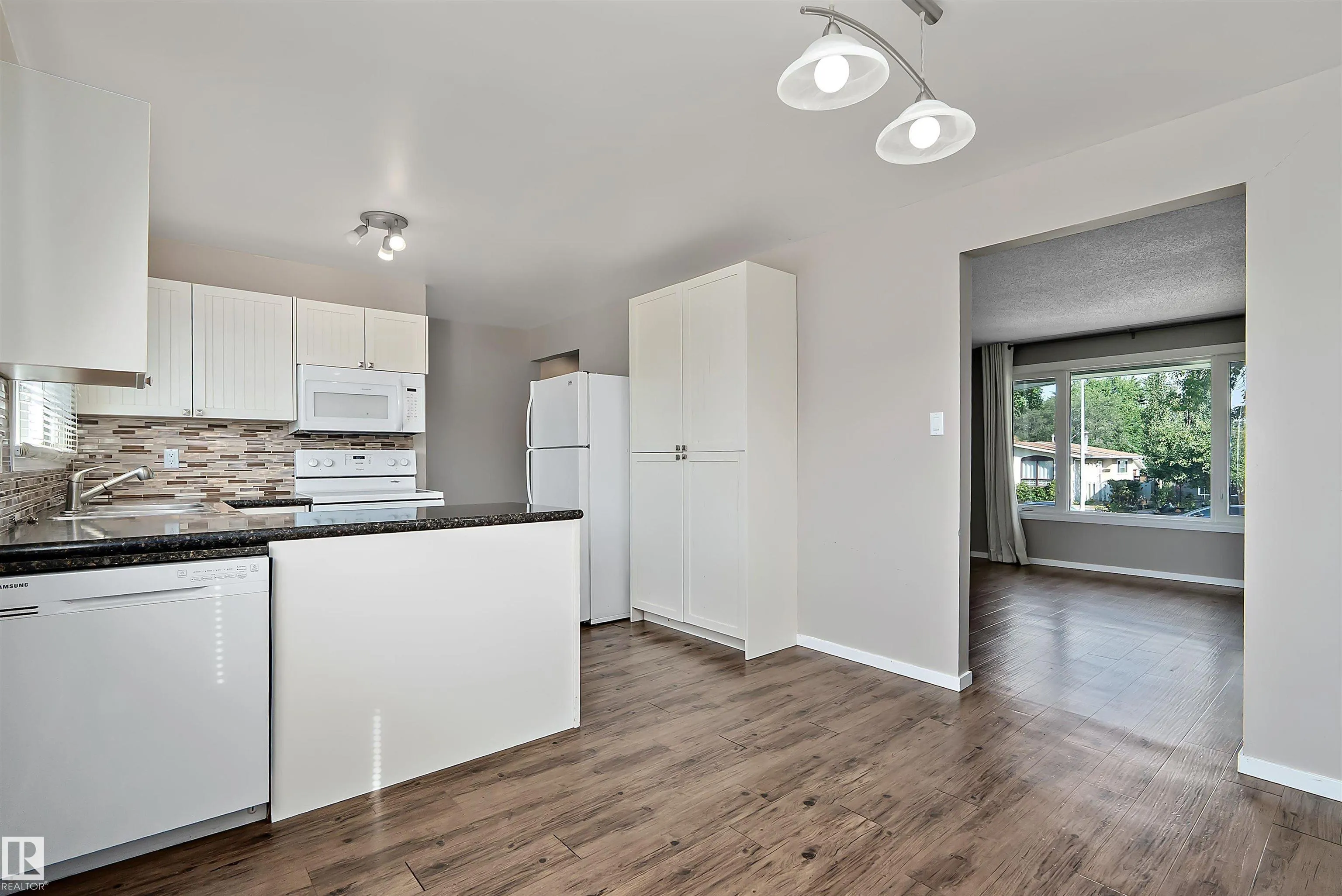 16 Camelot Crescent