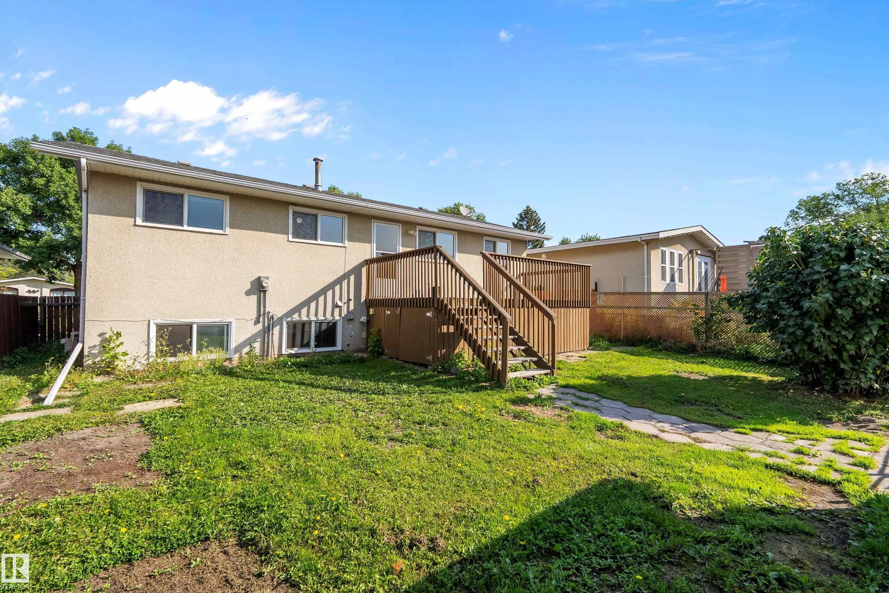 16 Camelot Crescent