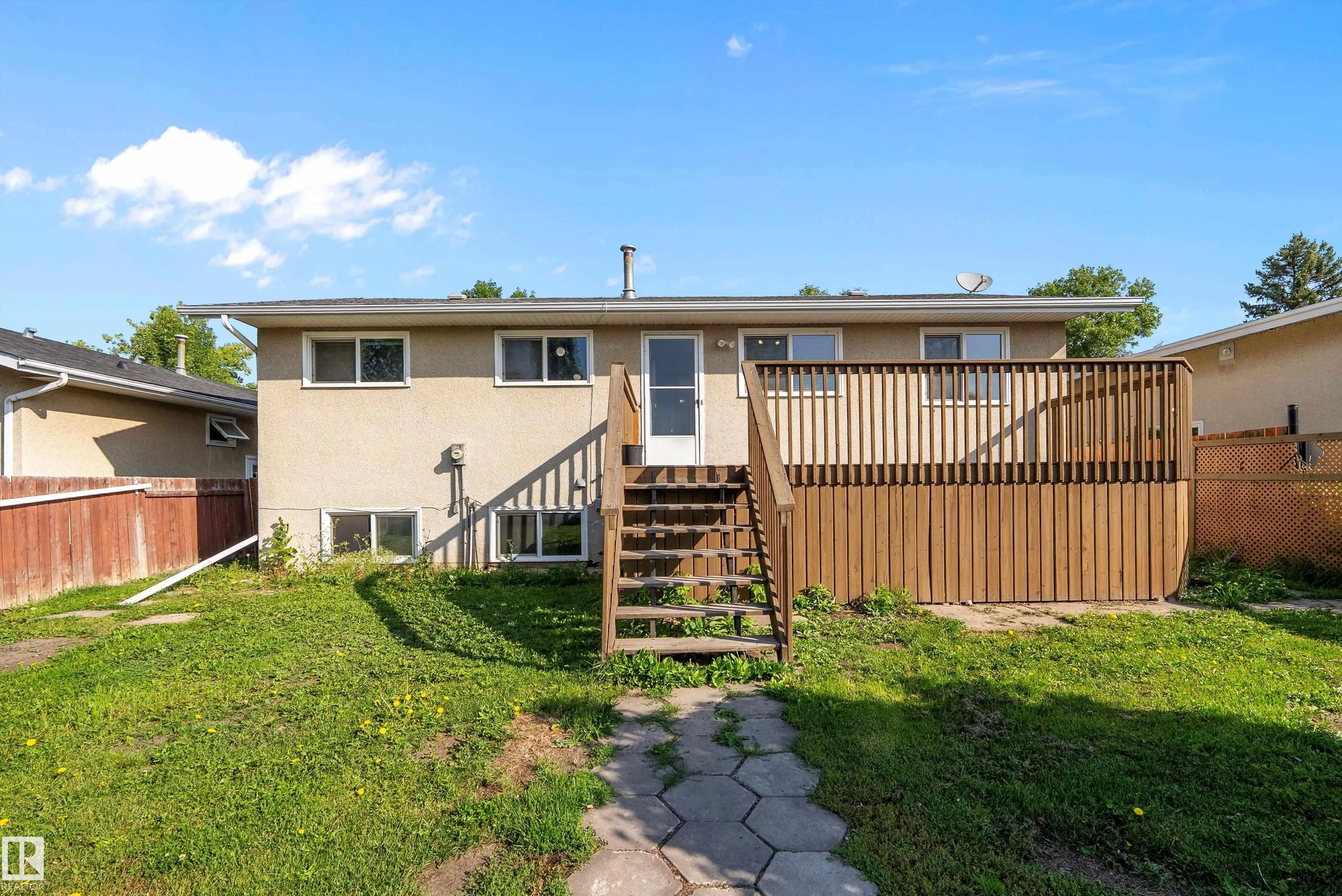 16 Camelot Crescent