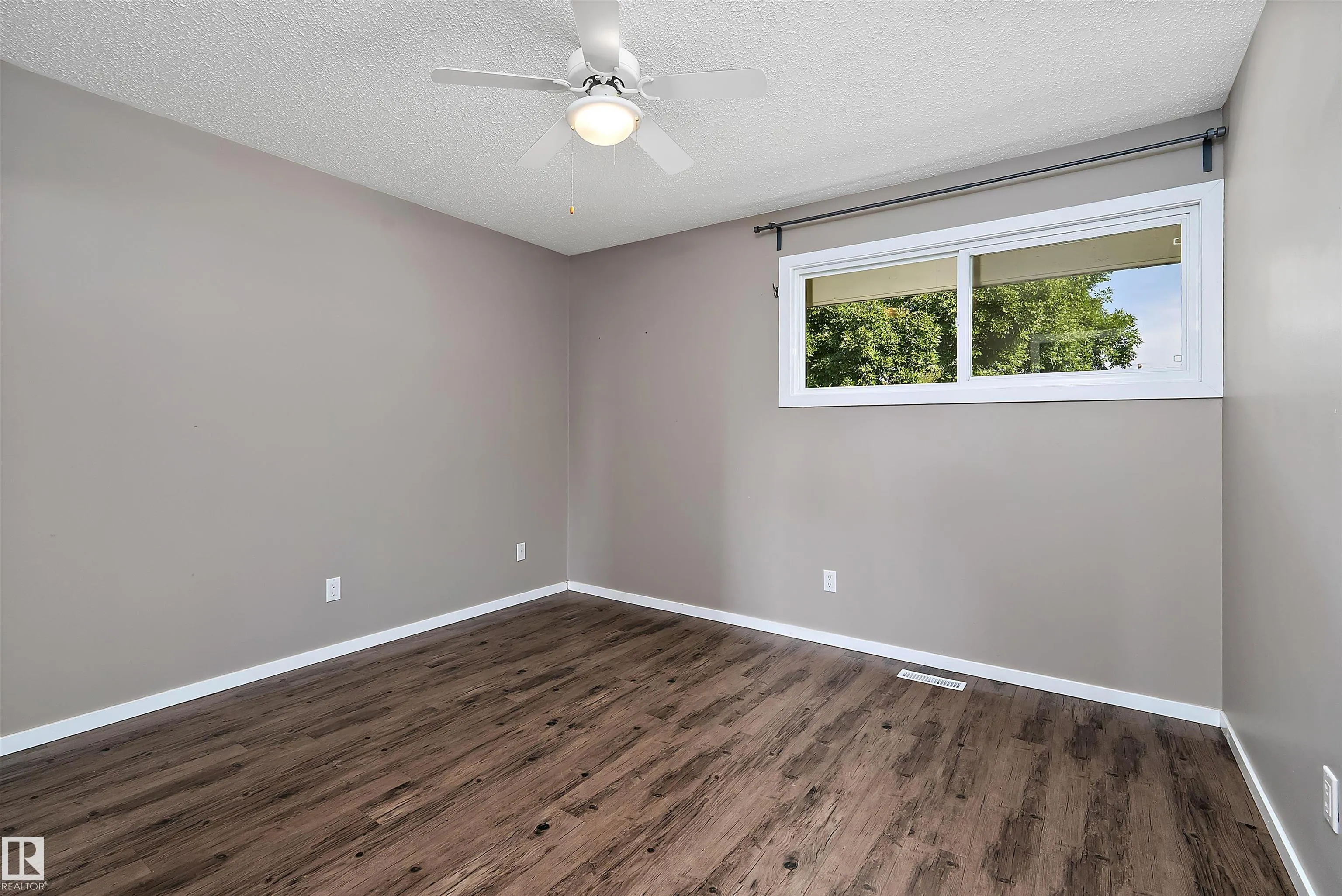 16 Camelot Crescent