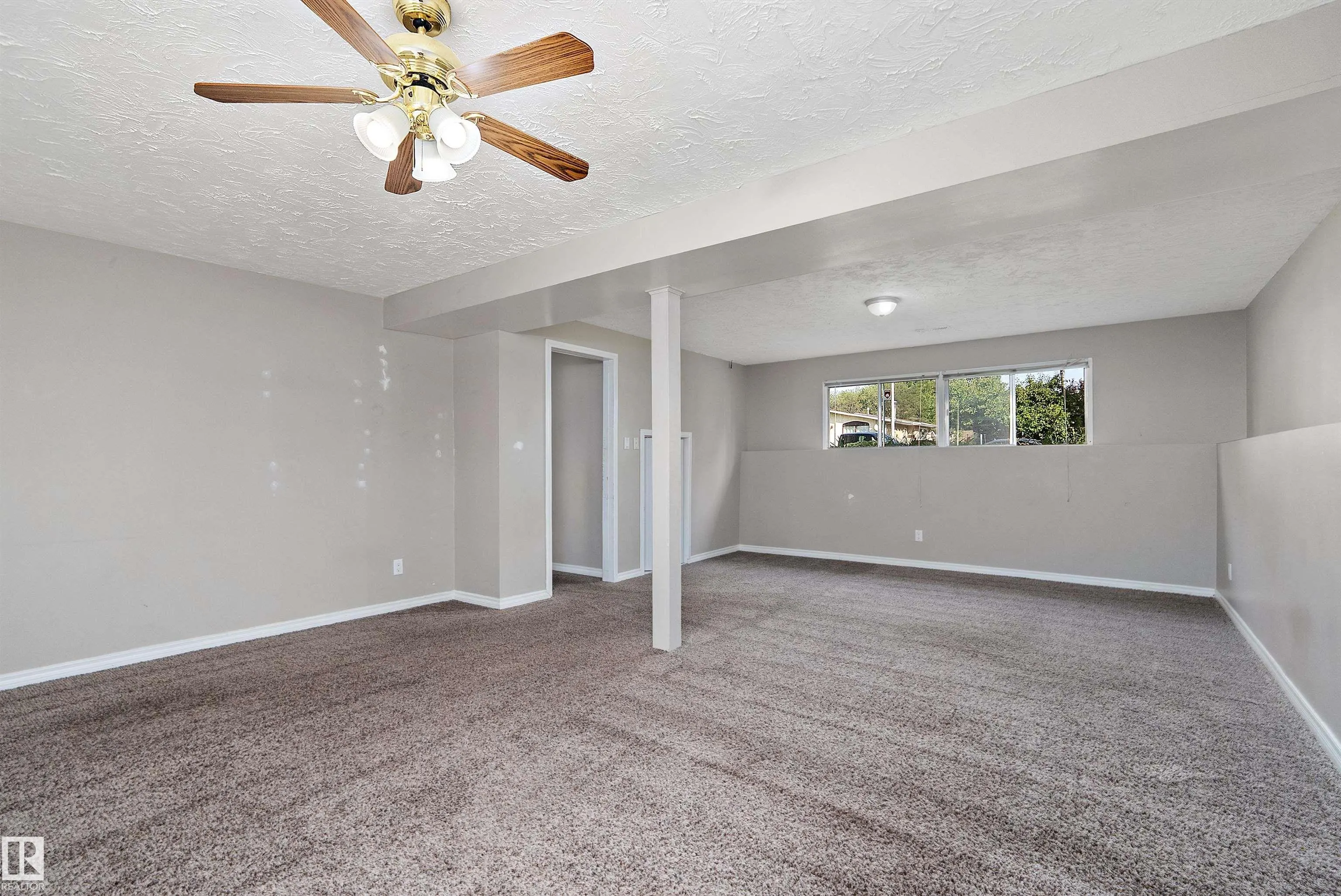 16 Camelot Crescent