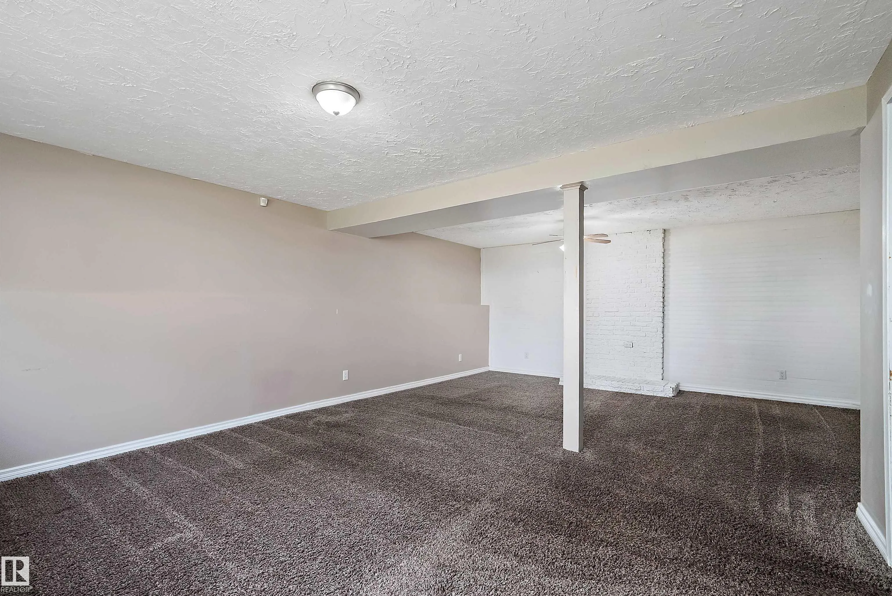 16 Camelot Crescent