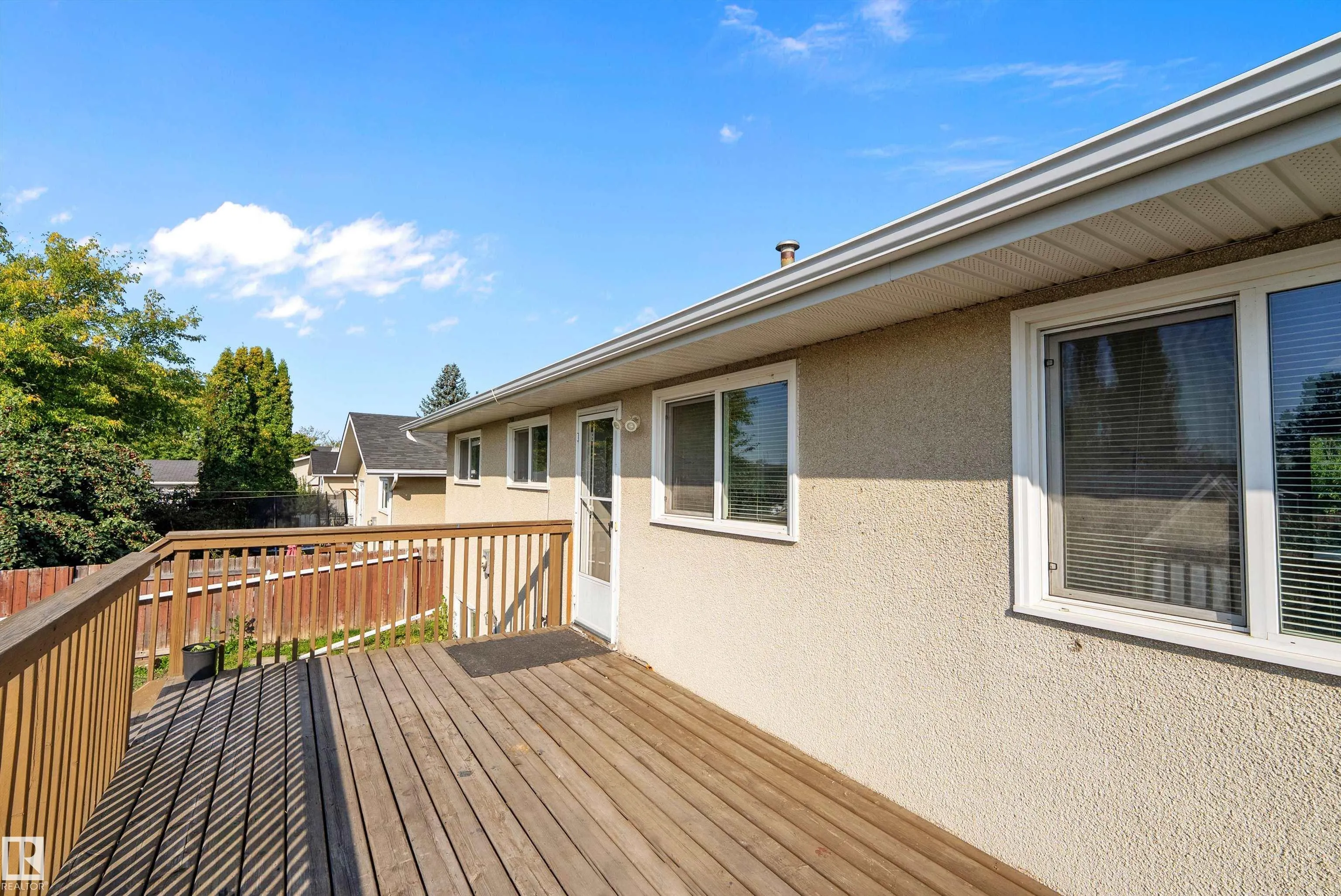 16 Camelot Crescent