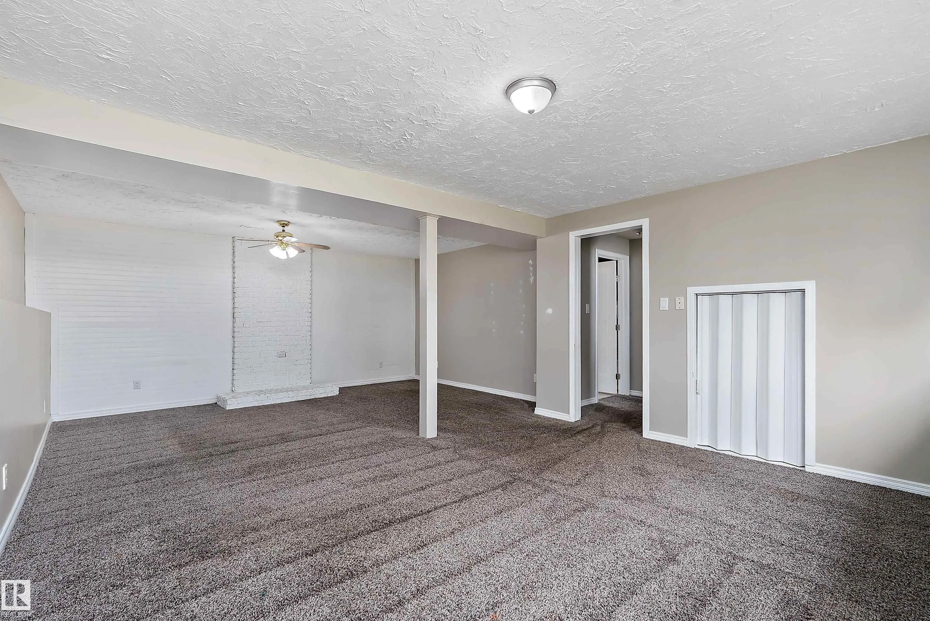 16 Camelot Crescent
