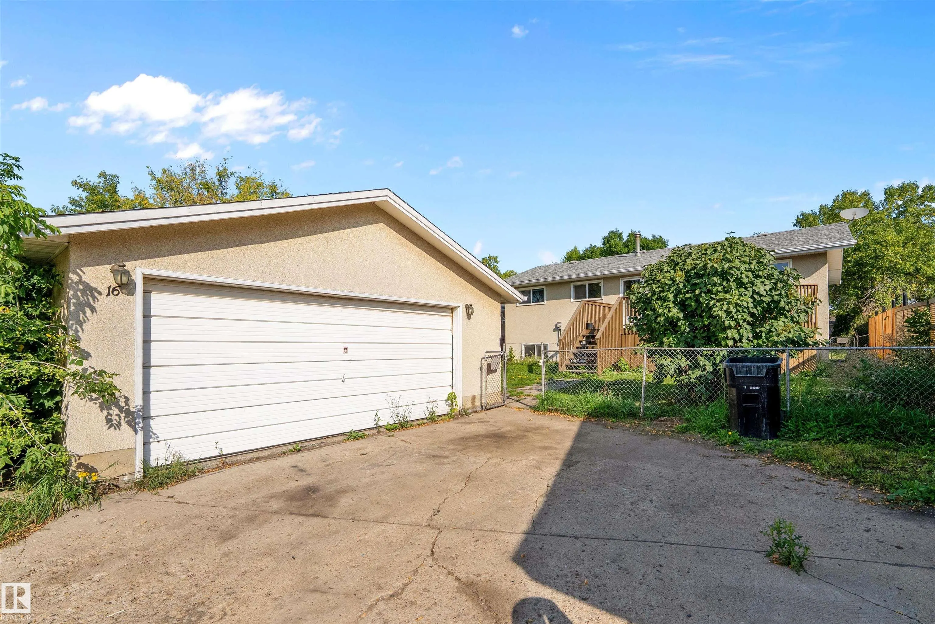 16 Camelot Crescent