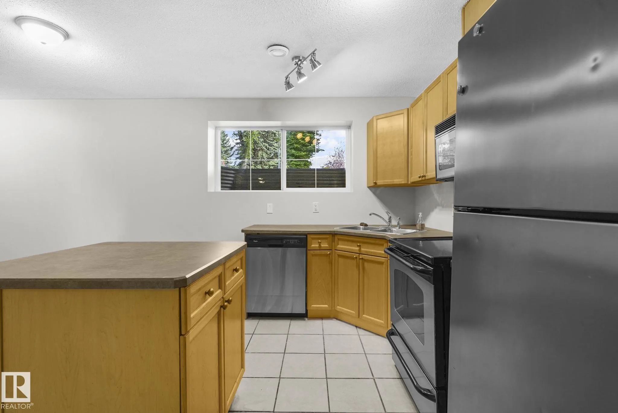 12128 85 street 85