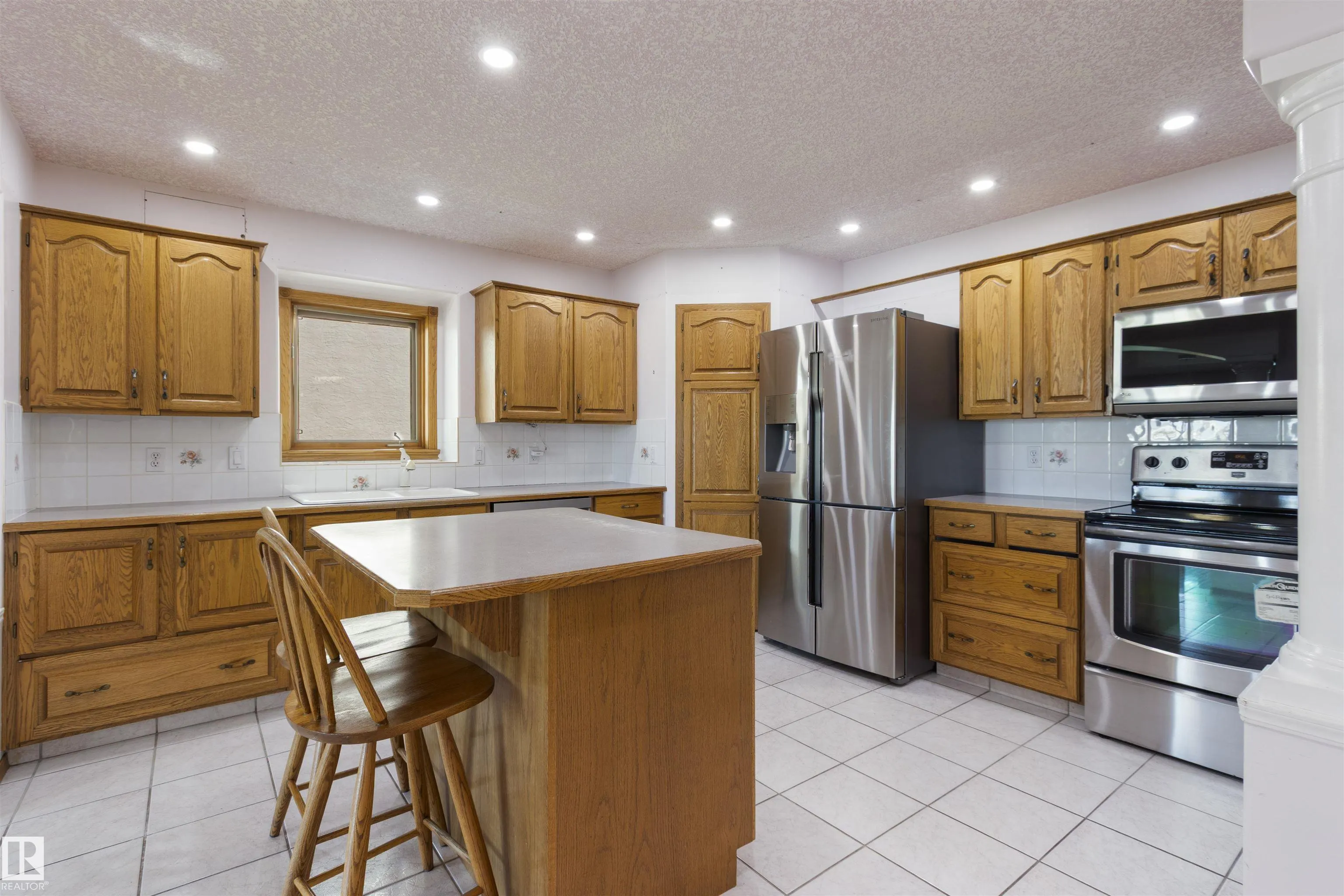 341 HOLLICK-KENYON Road