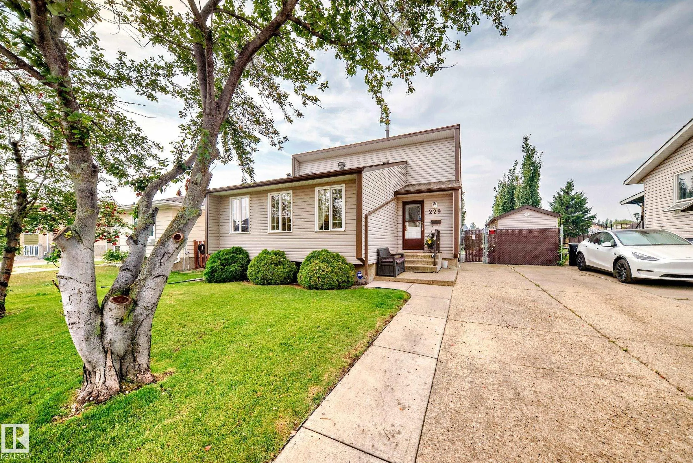 229 WARWICK Road