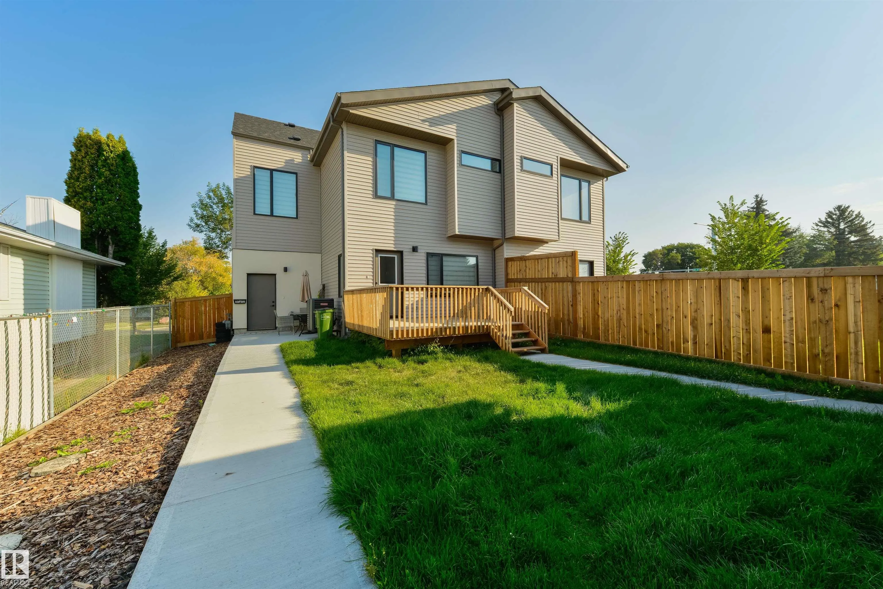 8311 & 8313 76 Avenue