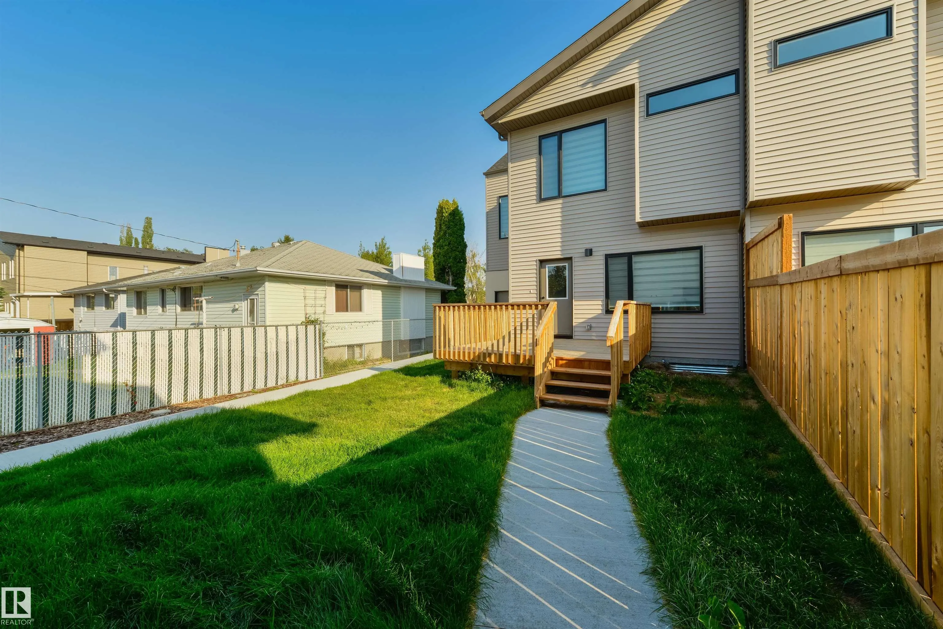 8311 & 8313 76 Avenue