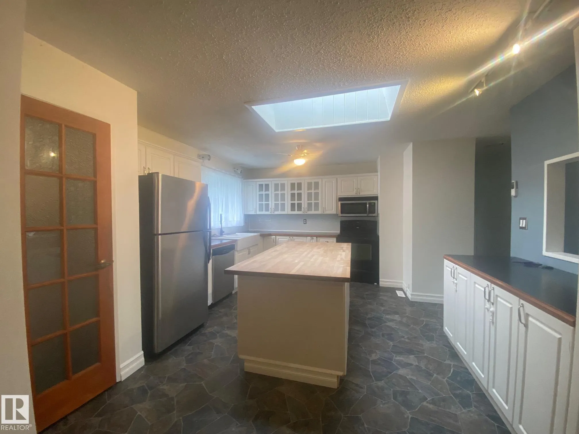180 WILLOW Drive