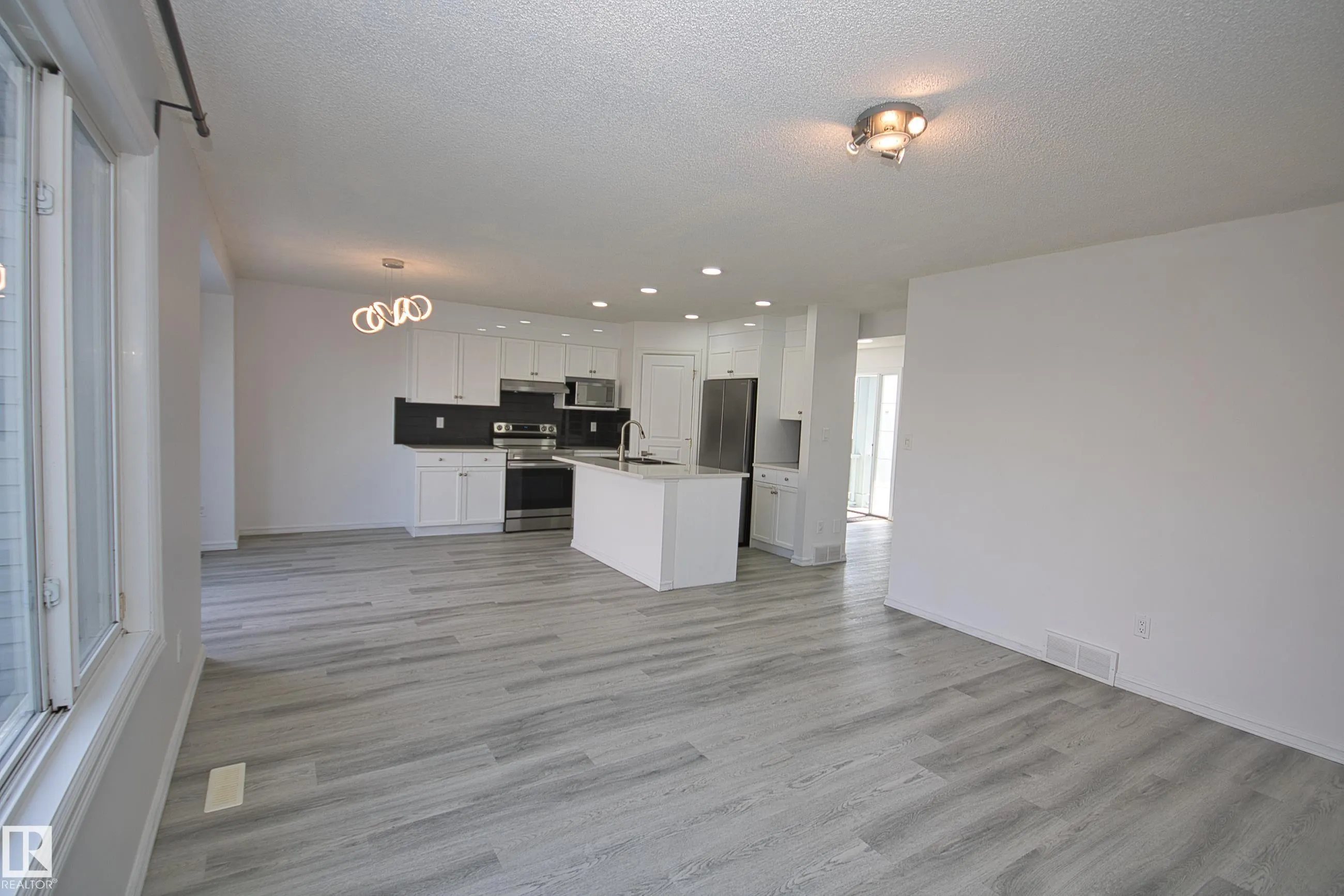 3327 MCPHADDEN Close