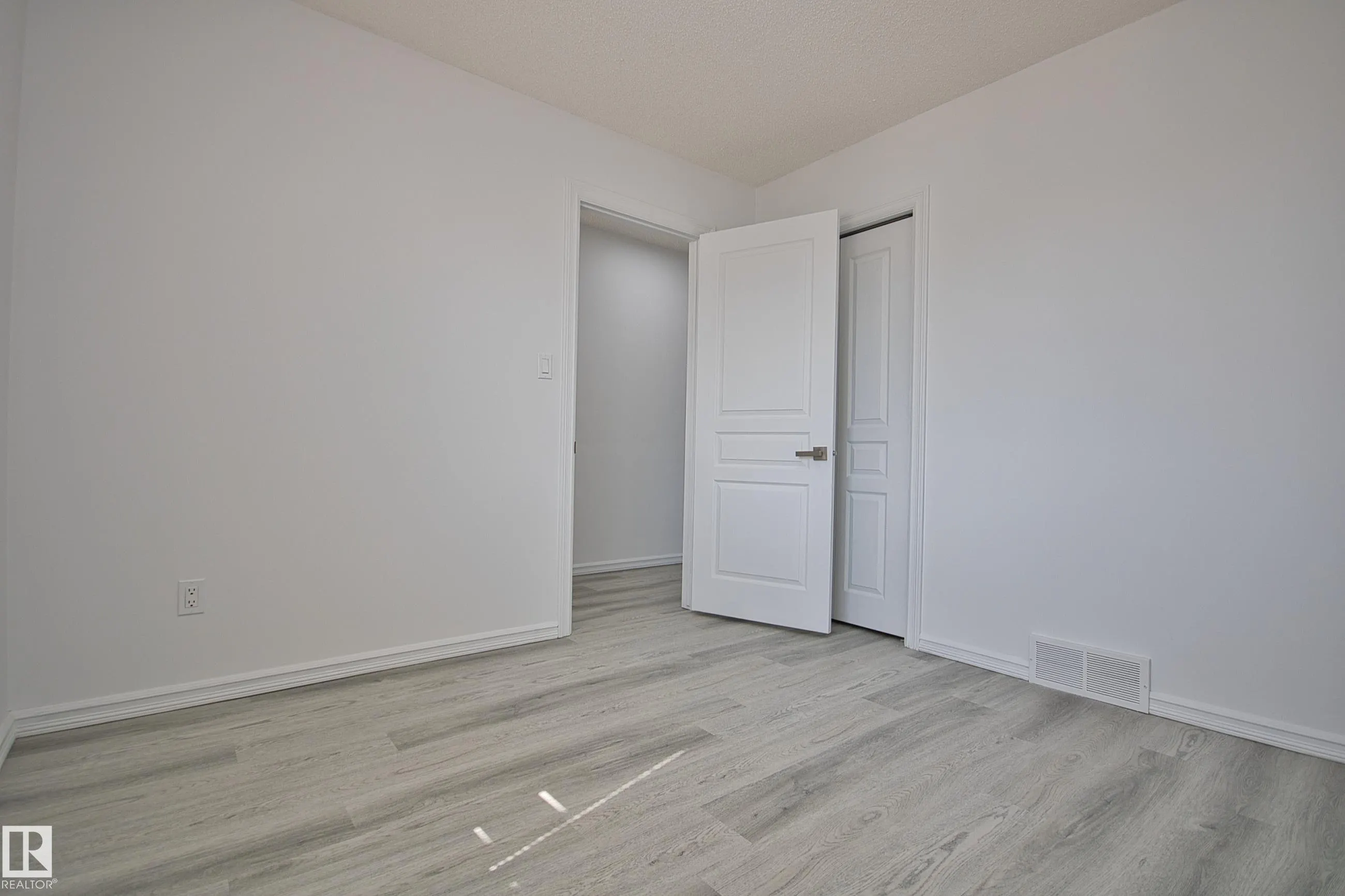 3327 MCPHADDEN Close