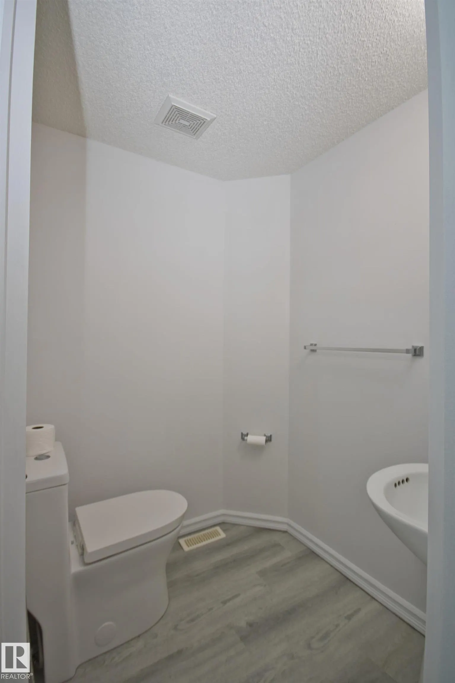 3327 MCPHADDEN Close