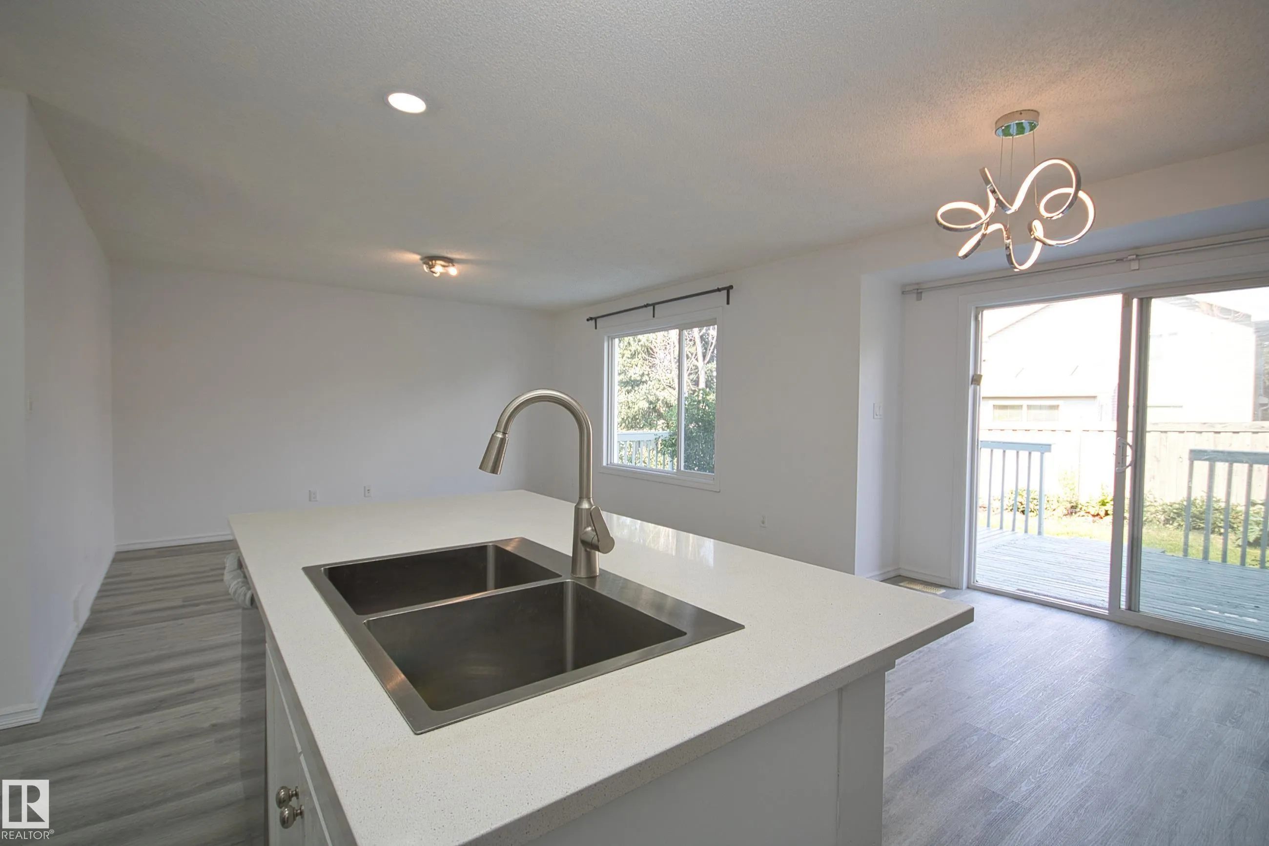 3327 MCPHADDEN Close