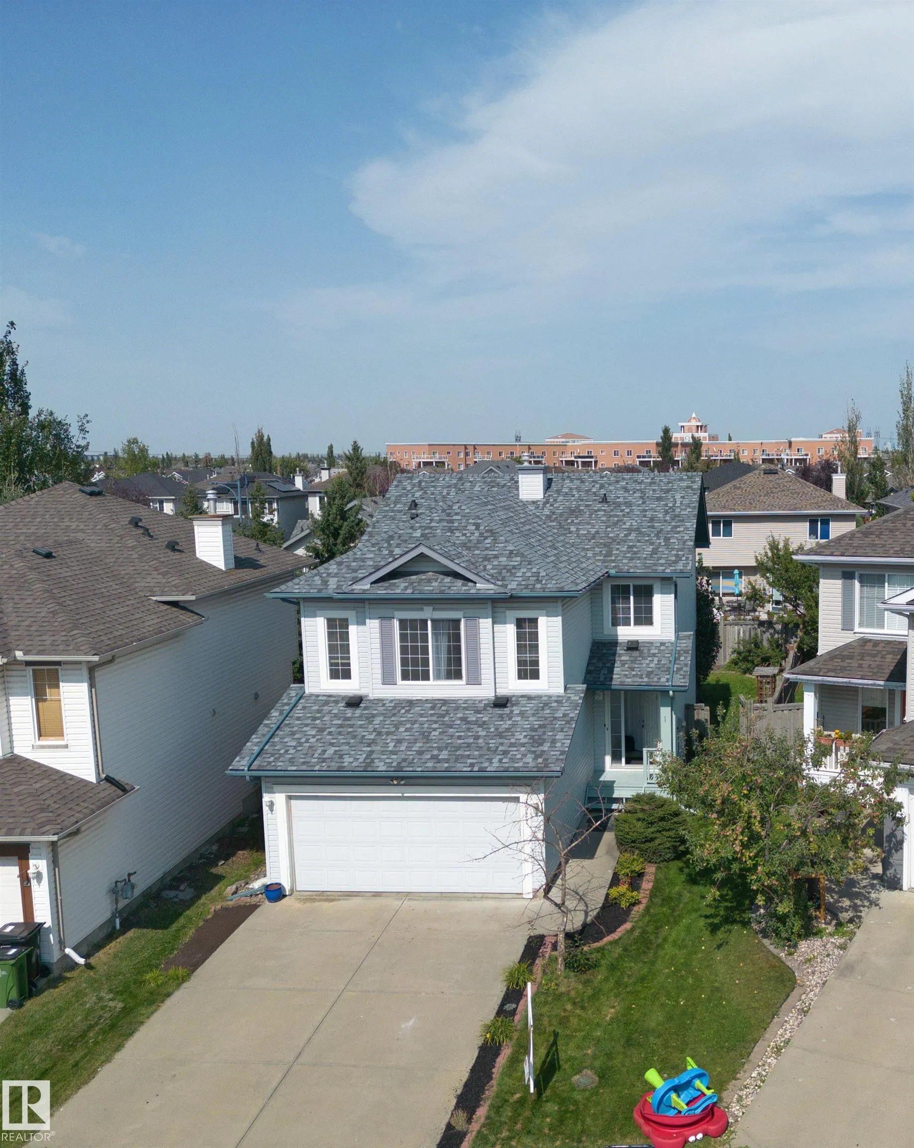 3327 MCPHADDEN Close