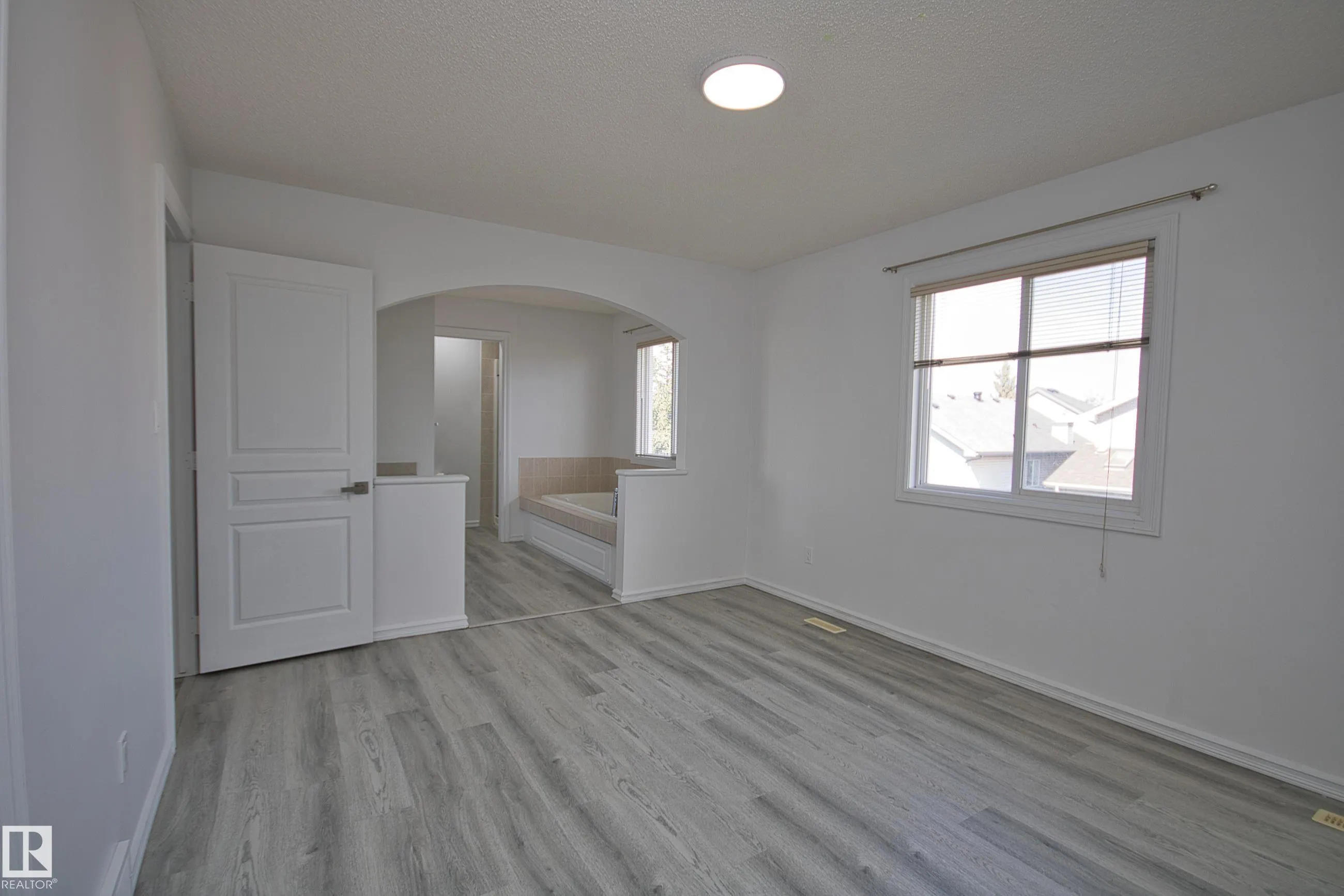3327 MCPHADDEN Close