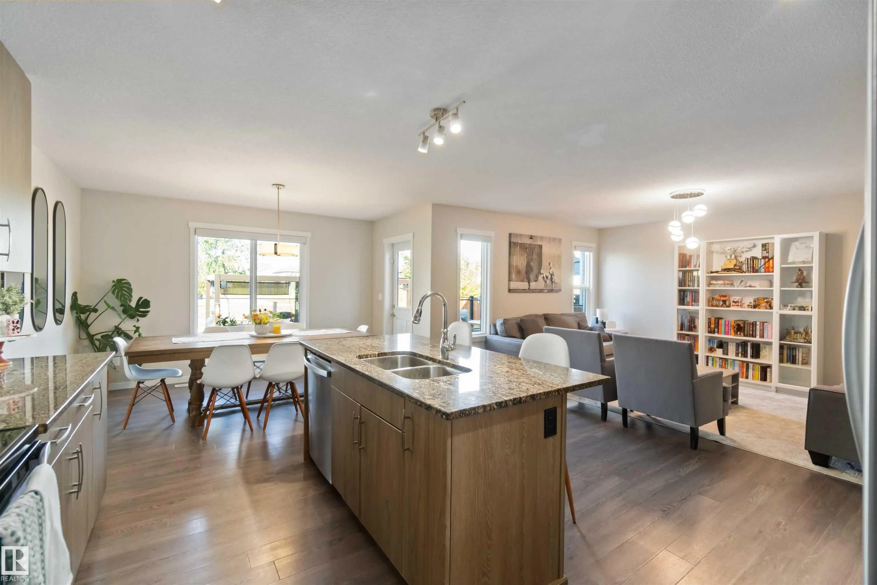 1748 WESTERRA Loop
