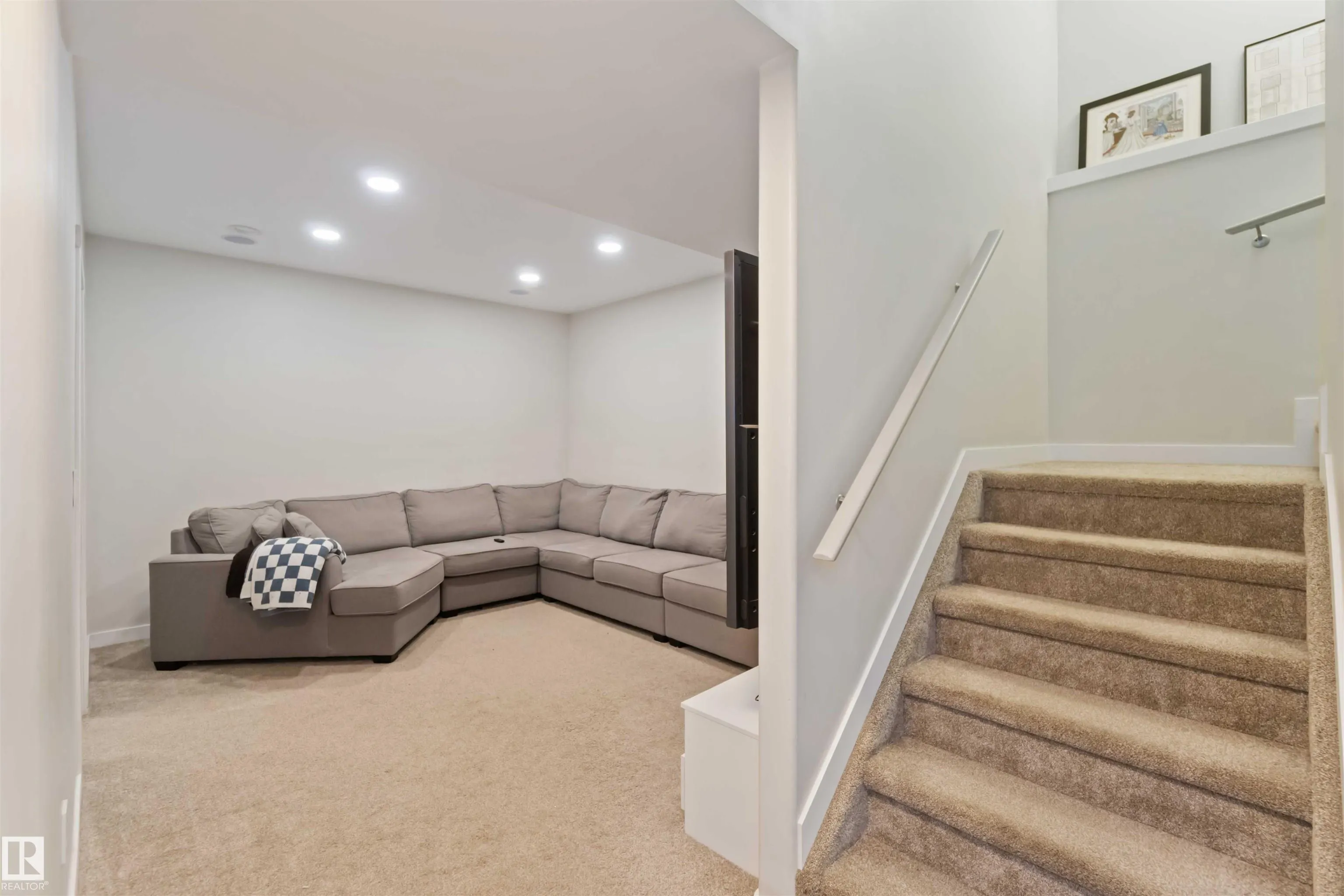 1748 WESTERRA Loop