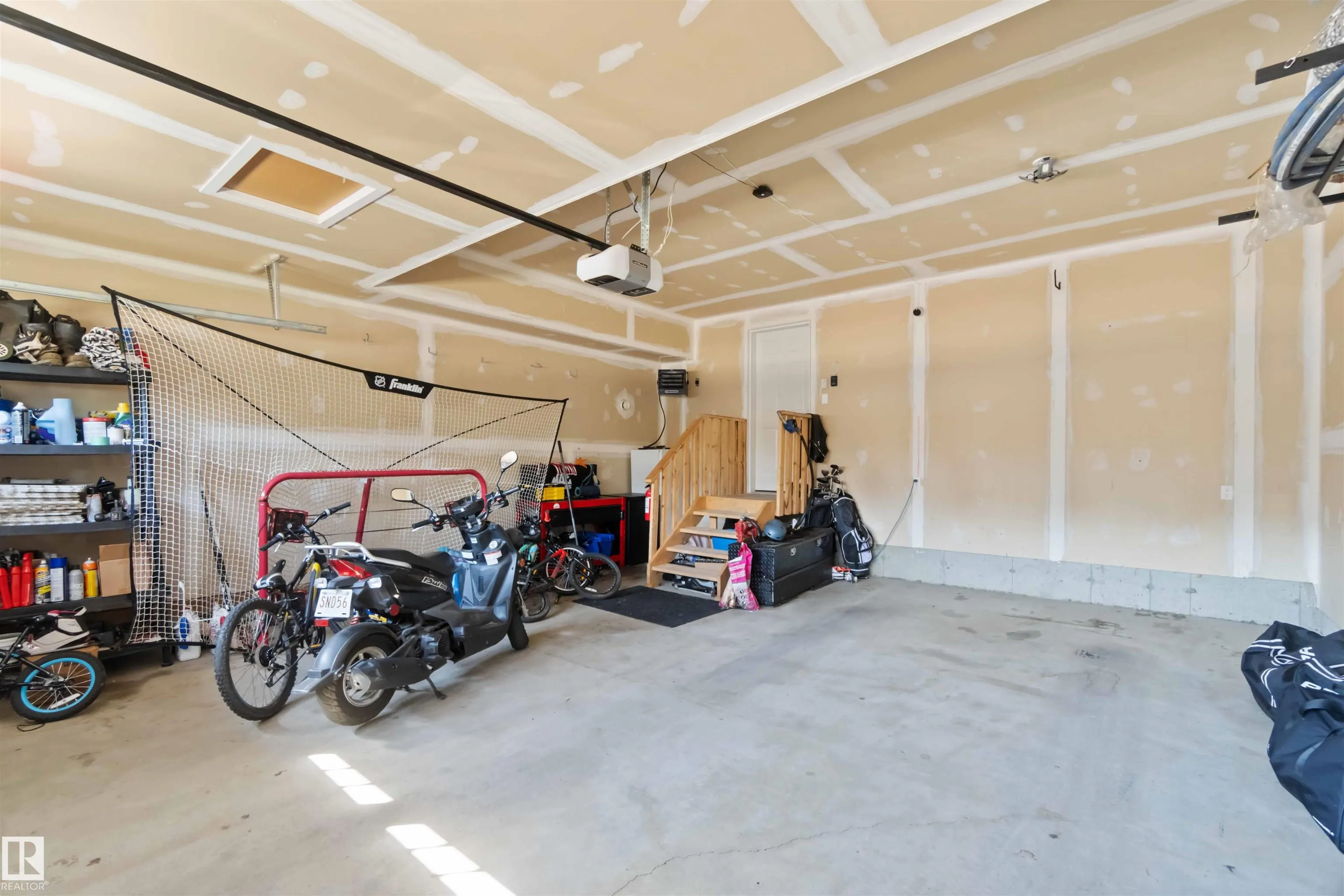 1748 WESTERRA Loop