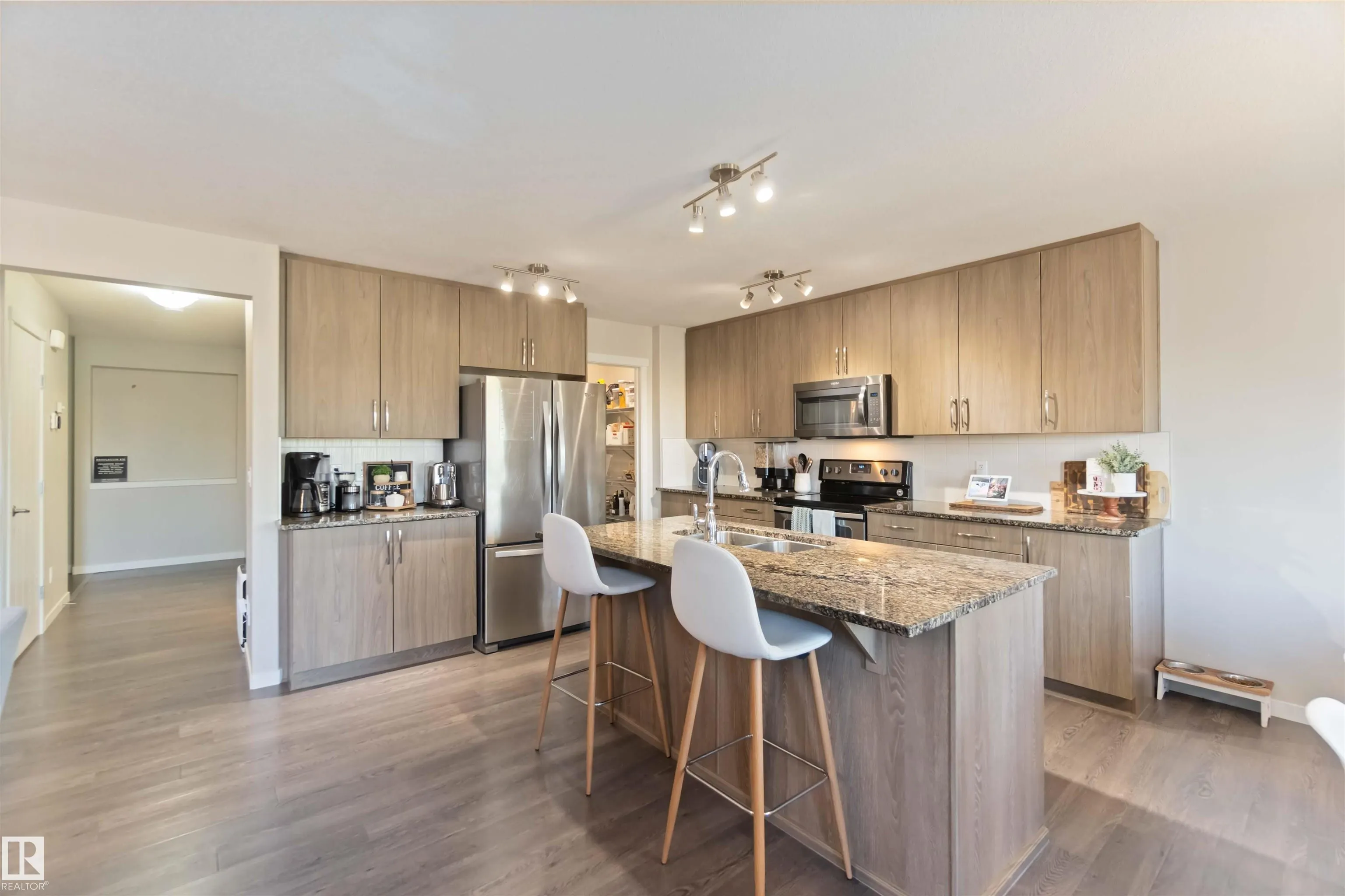 1748 WESTERRA Loop