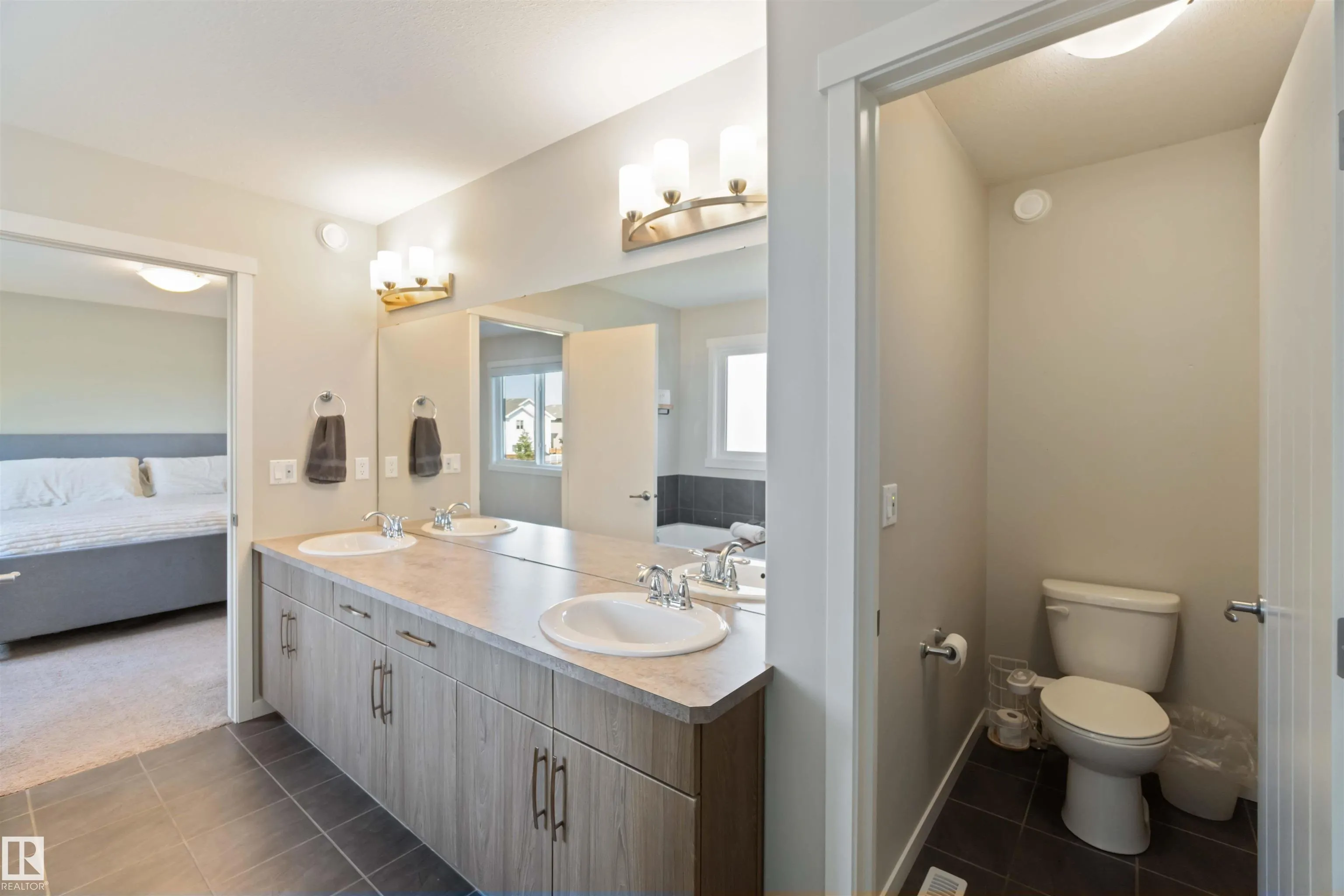 1748 WESTERRA Loop