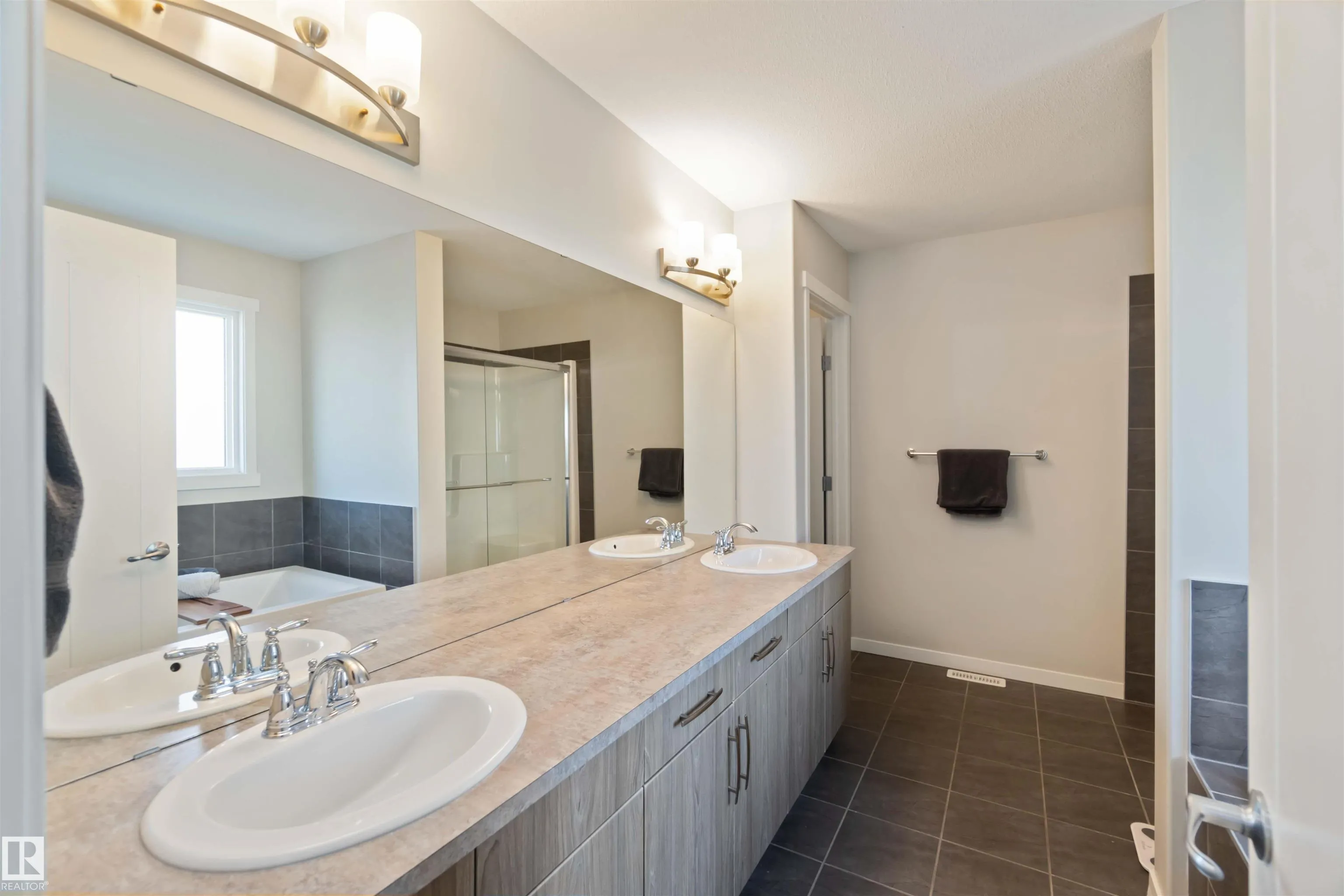 1748 WESTERRA Loop