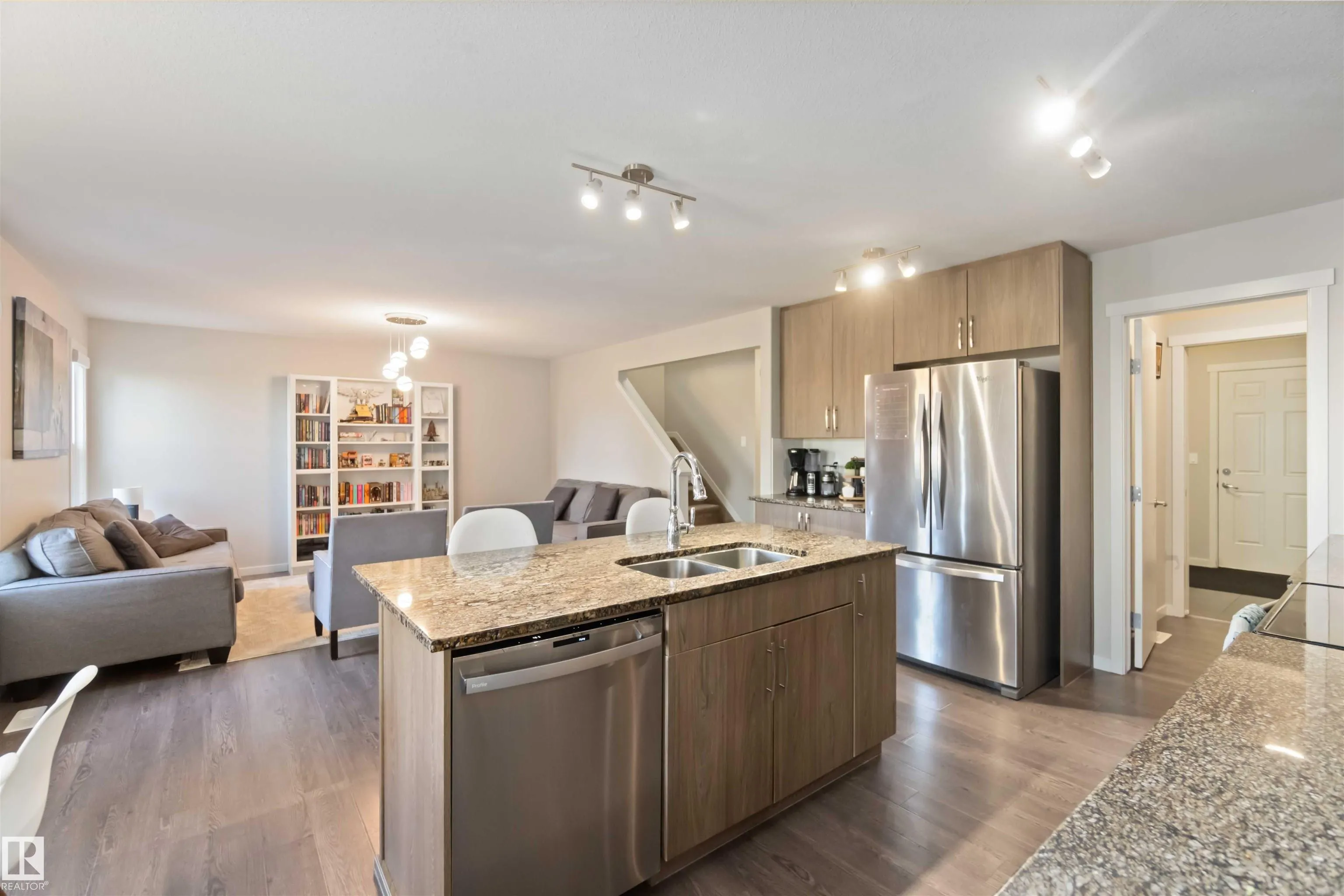 1748 WESTERRA Loop