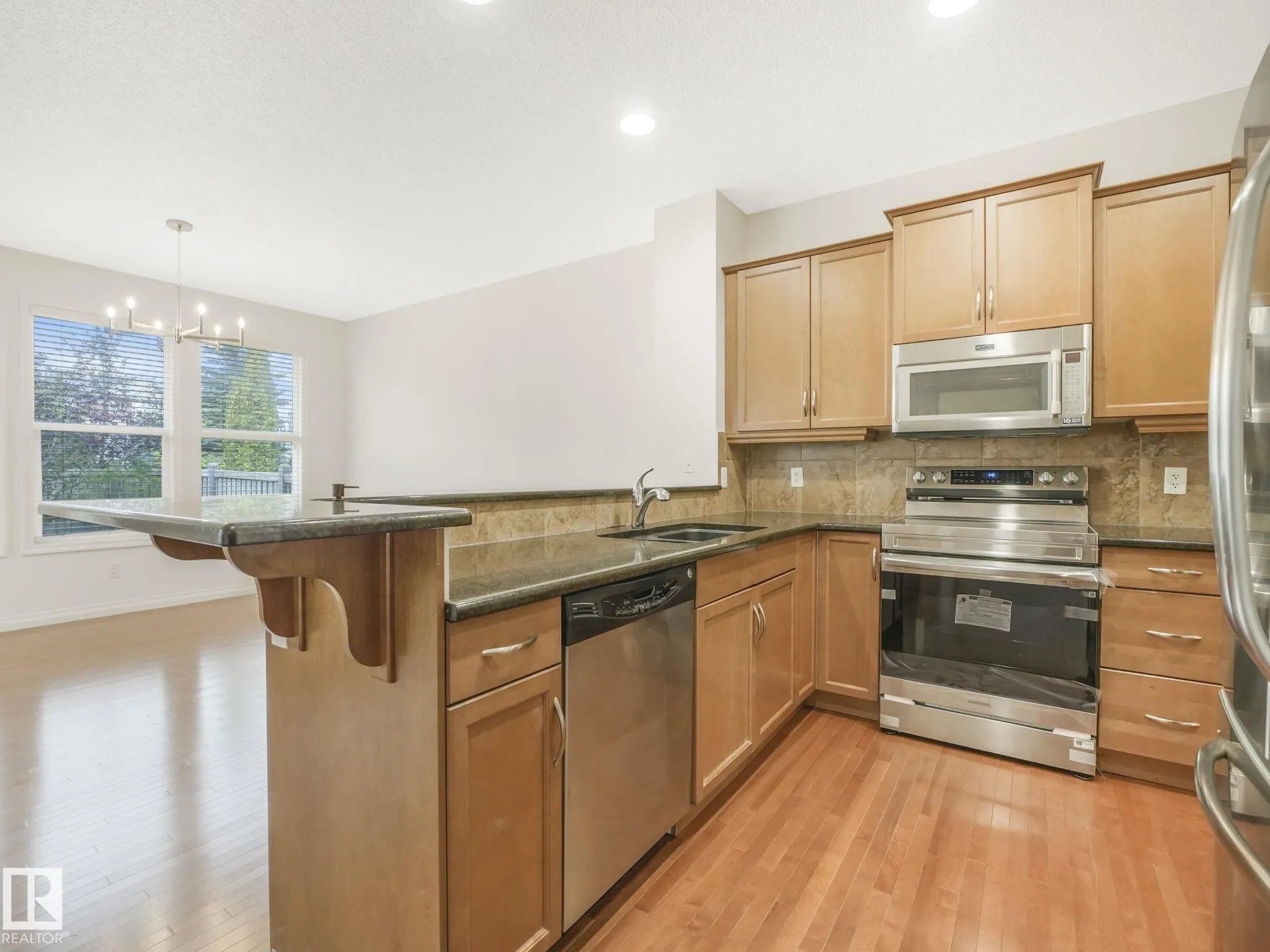 1214 AINSLIE Way