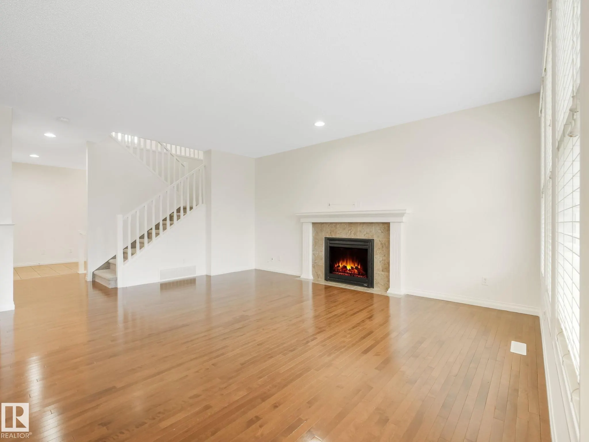 1214 AINSLIE Way