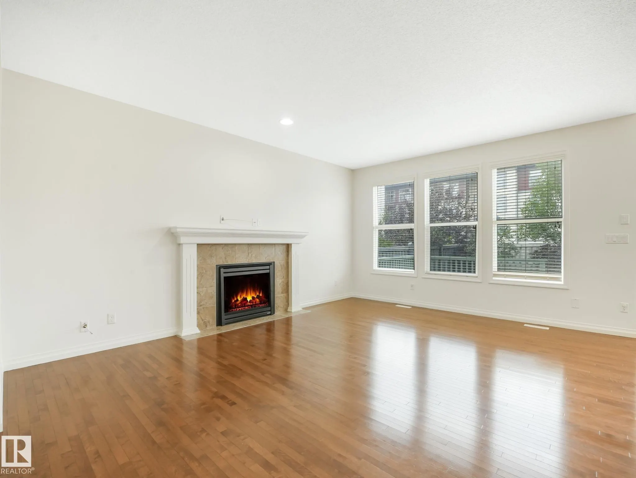 1214 AINSLIE Way