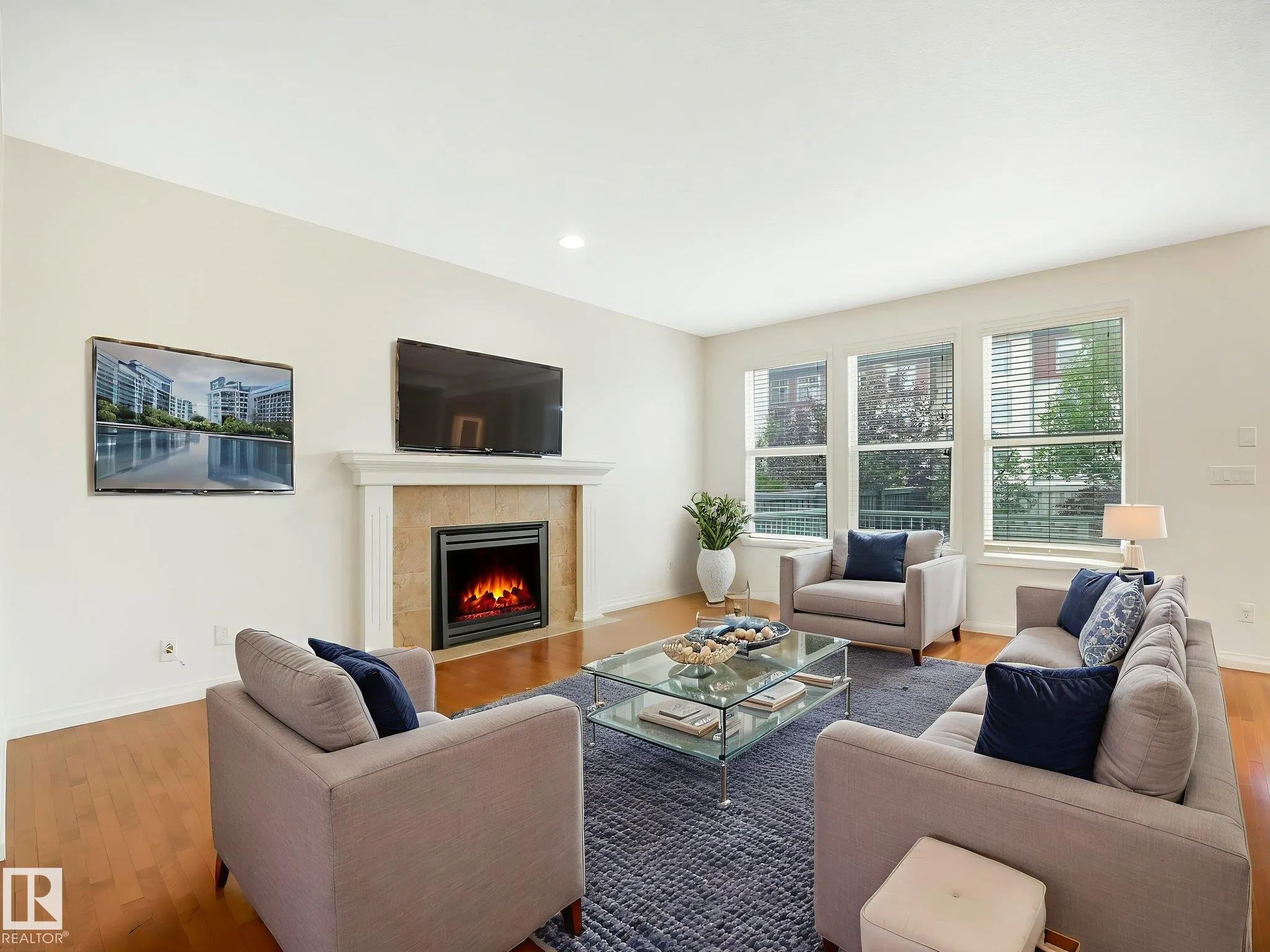 1214 AINSLIE Way