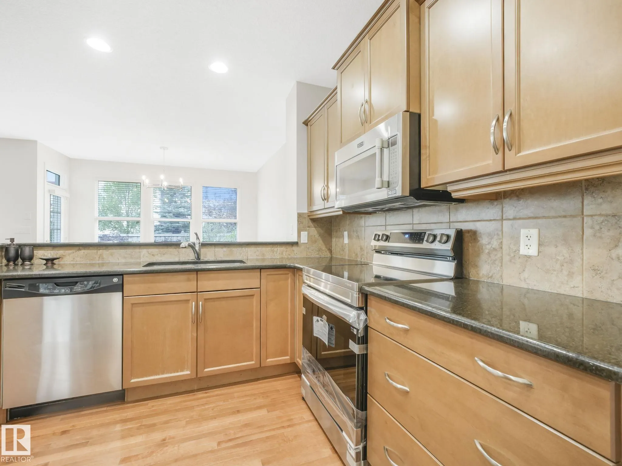 1214 AINSLIE Way