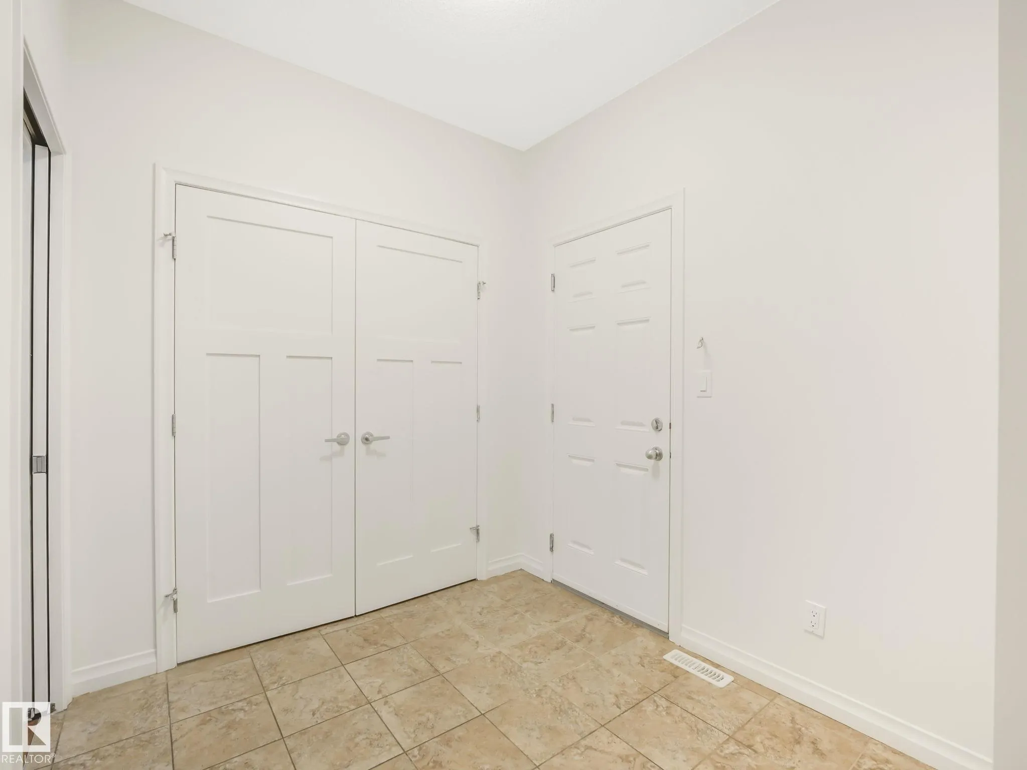1214 AINSLIE Way