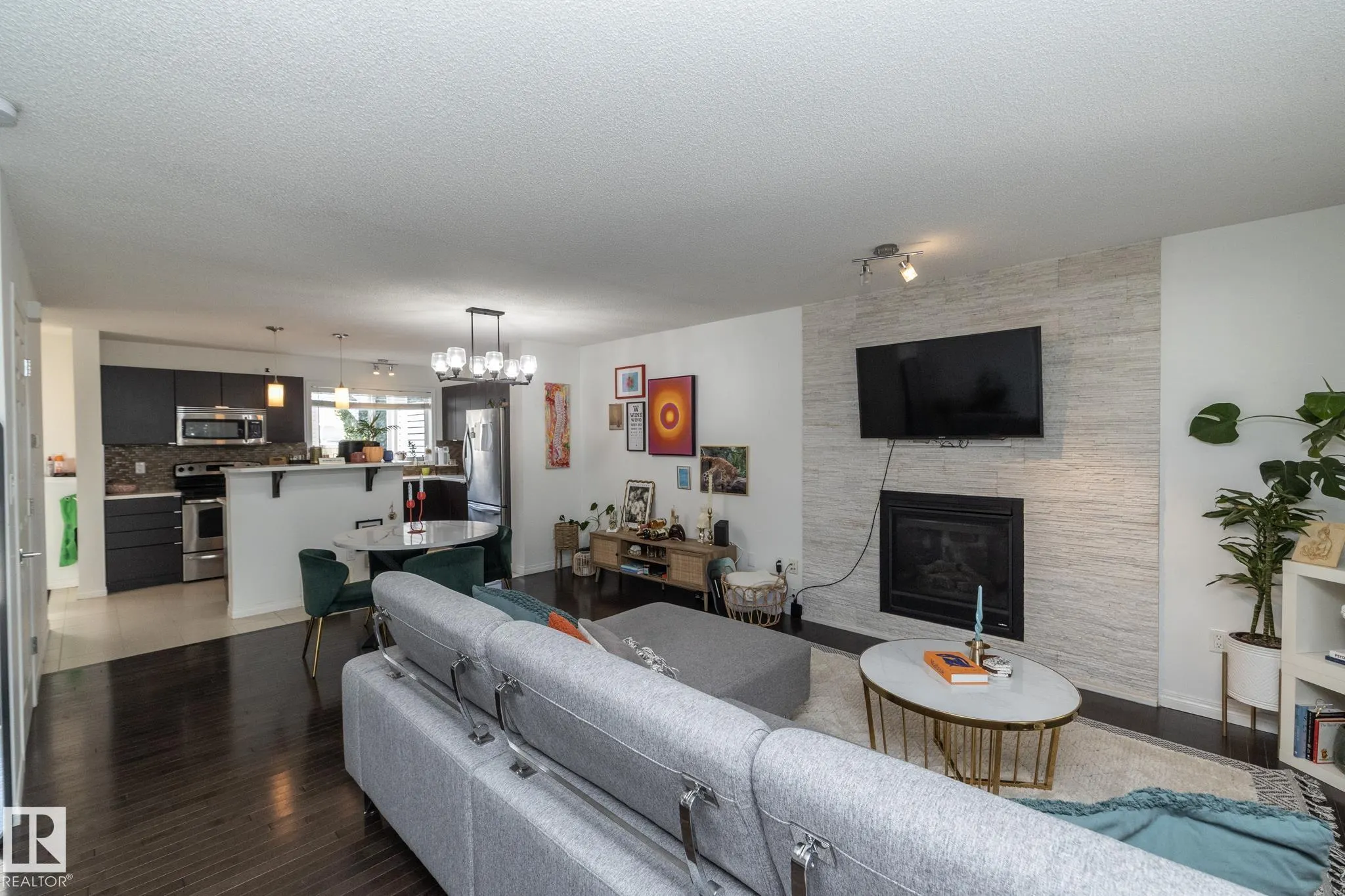 7409 22 AVE