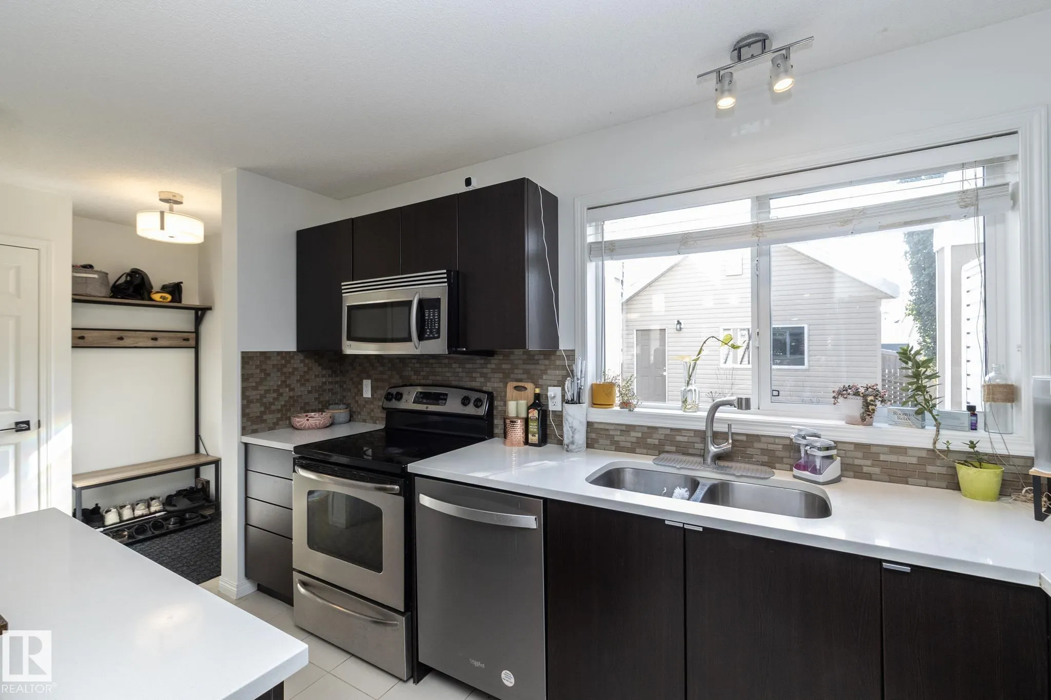 7409 22 AVE