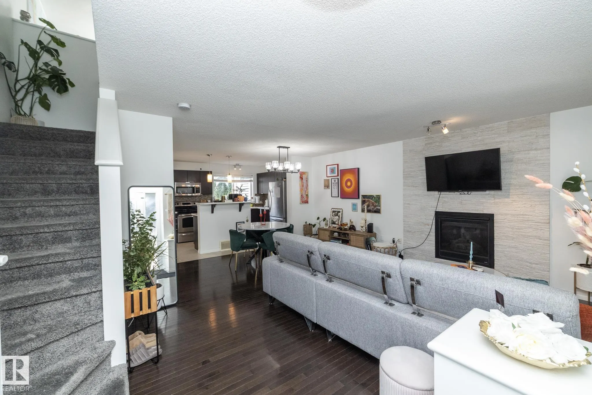 7409 22 AVE