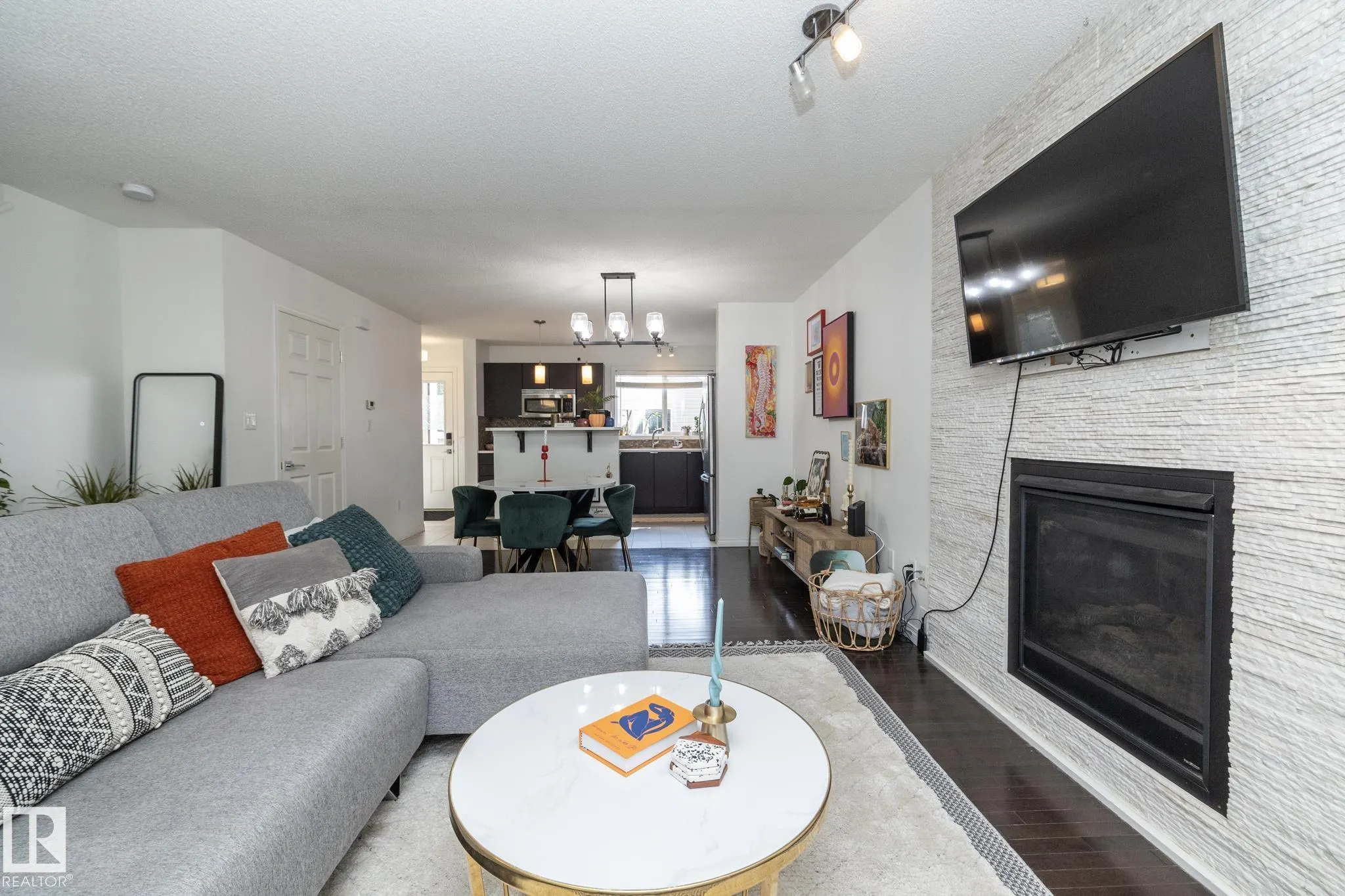 7409 22 AVE