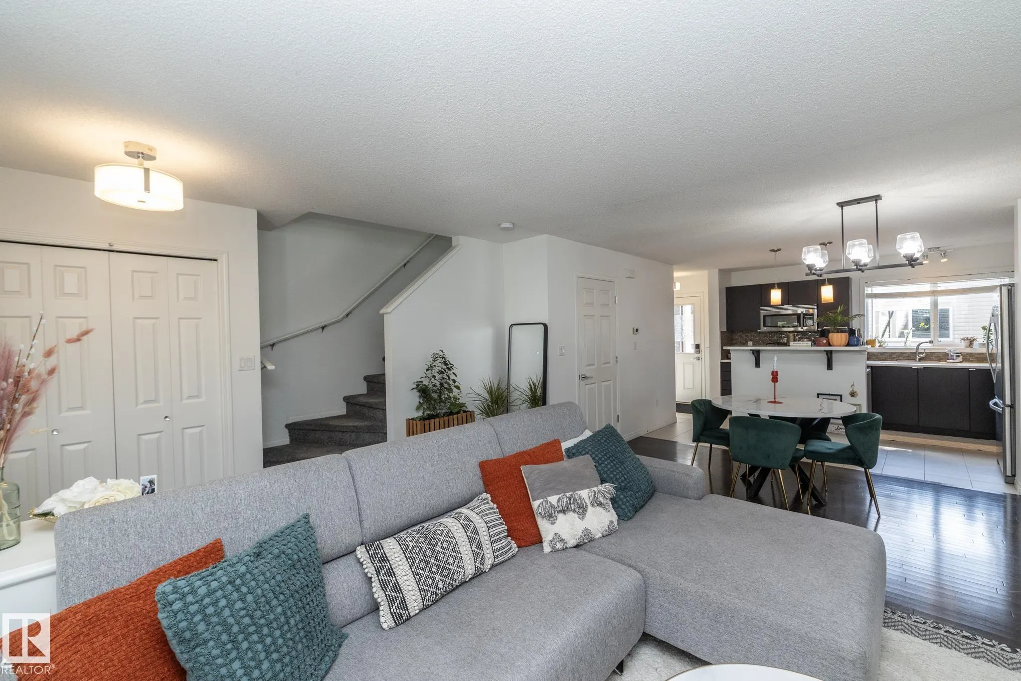 7409 22 AVE
