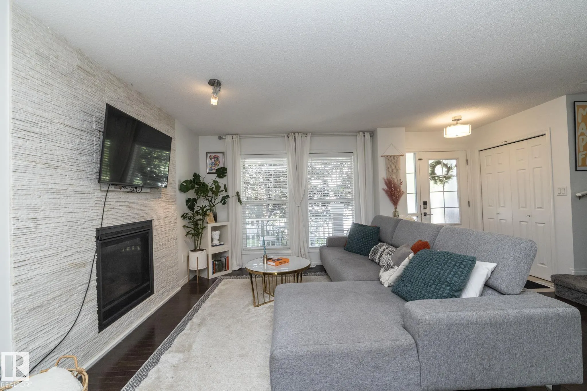 7409 22 AVE