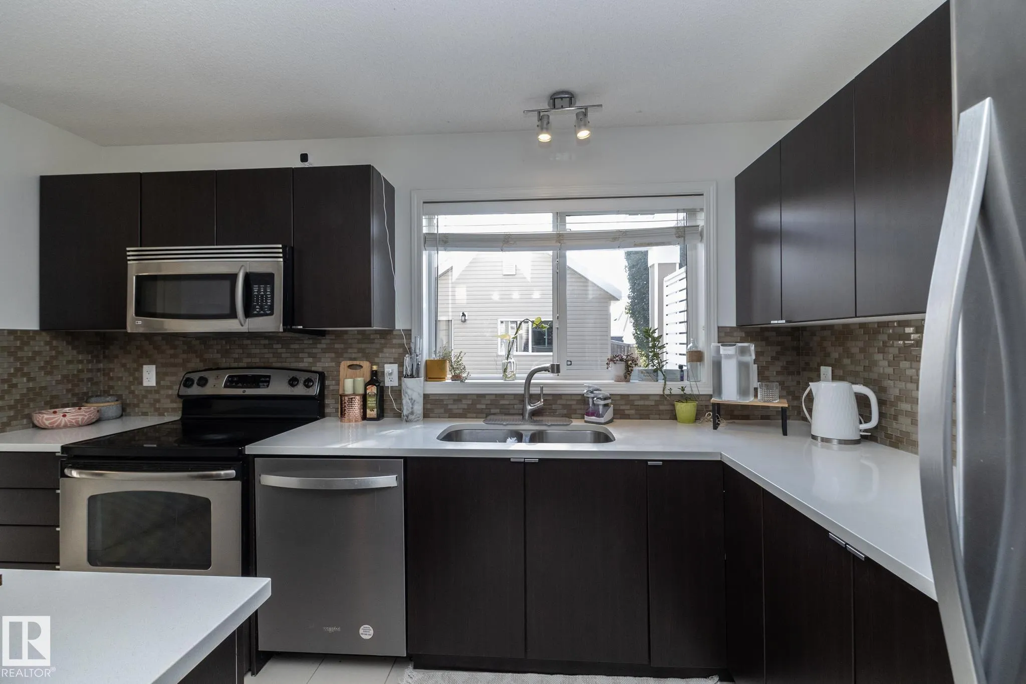 7409 22 AVE