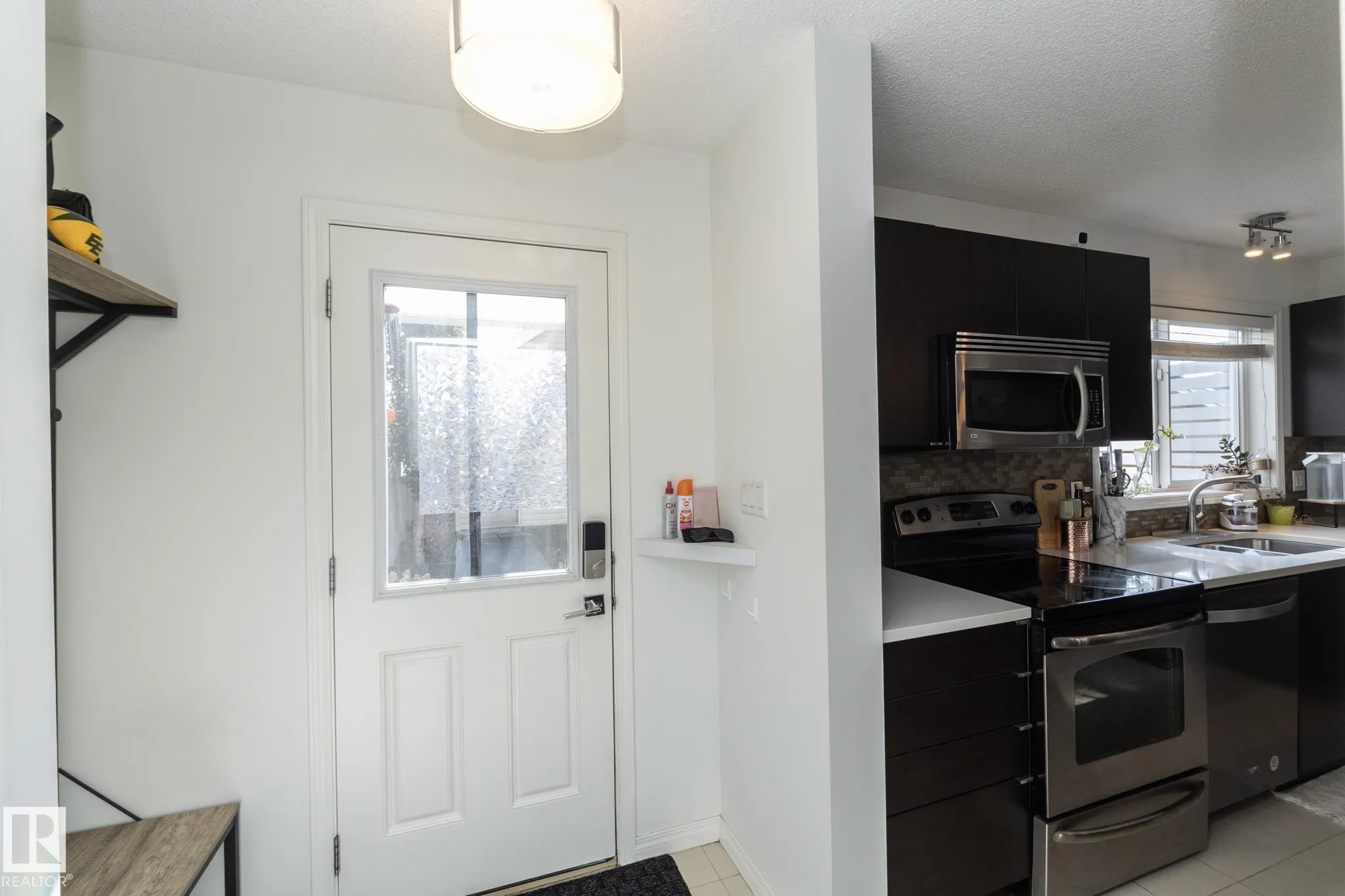 7409 22 AVE