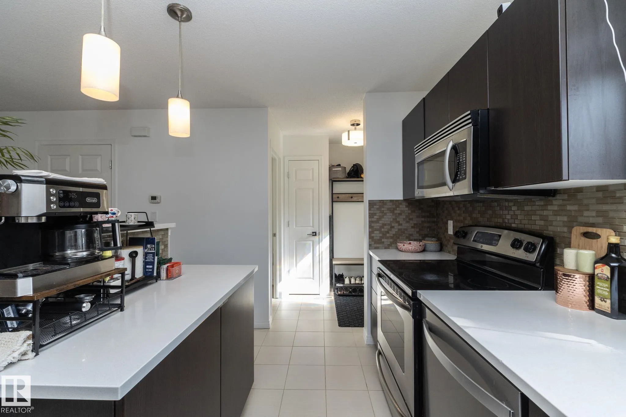 7409 22 AVE