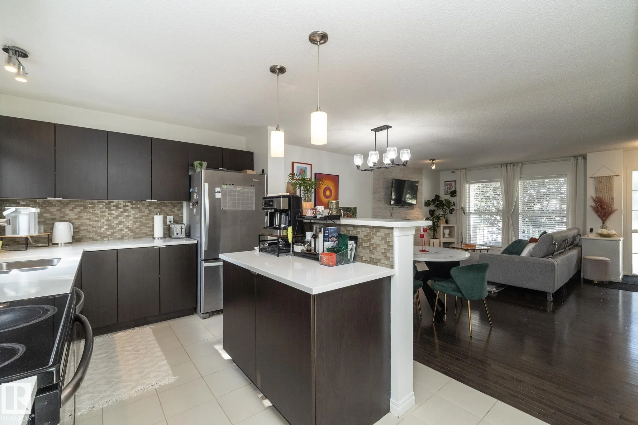 7409 22 AVE